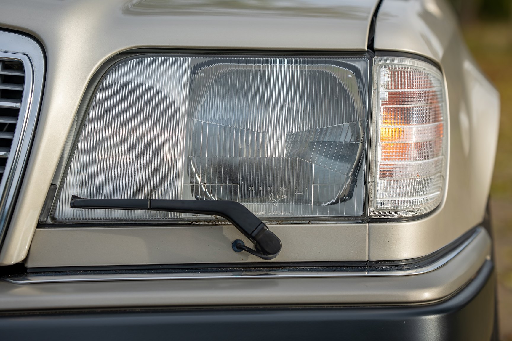 Exteriörbild på 1992 Mercedes-Benz 300 CE-24