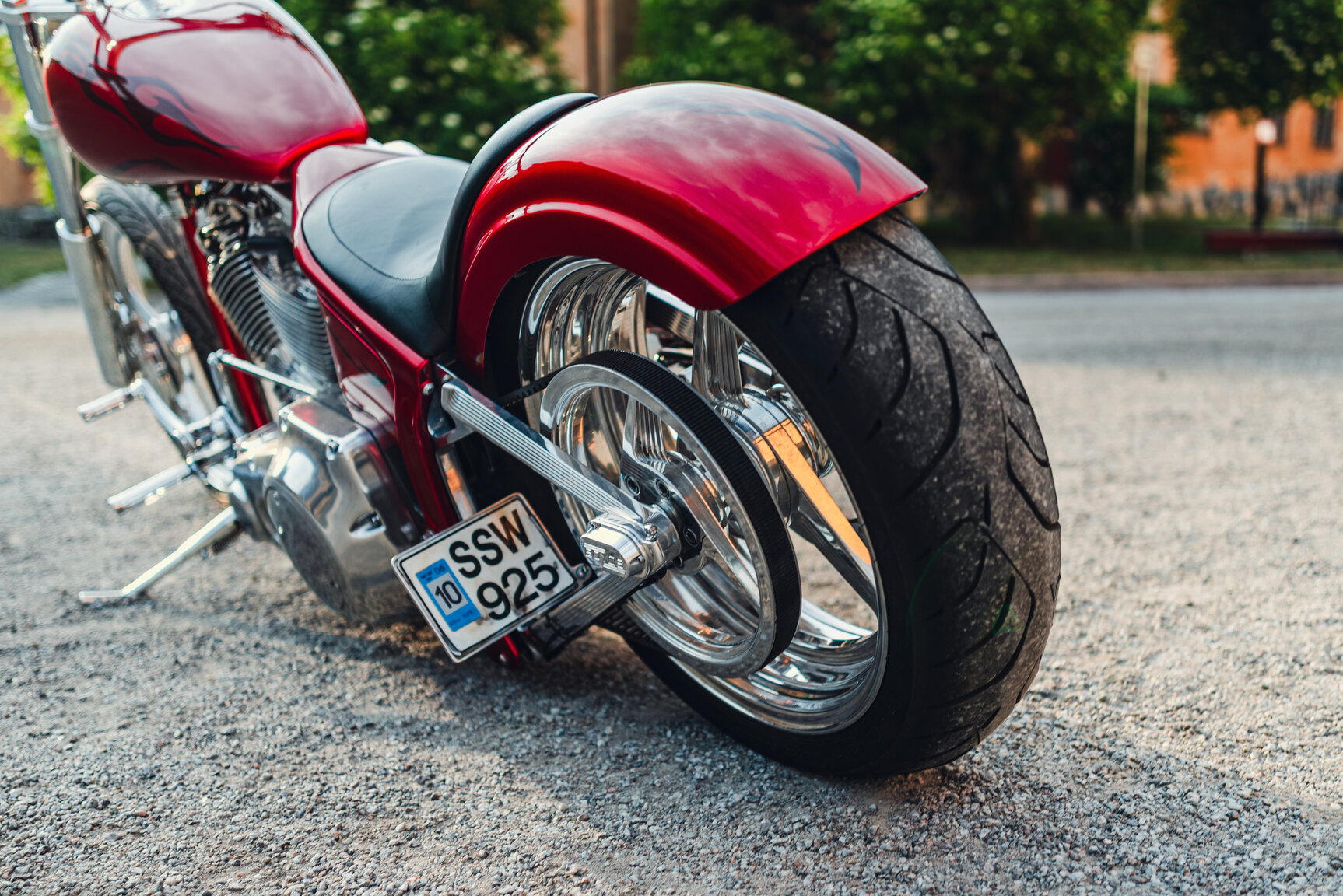 Aussenfoto 2001 Unique Custom Cycles Red Inferno