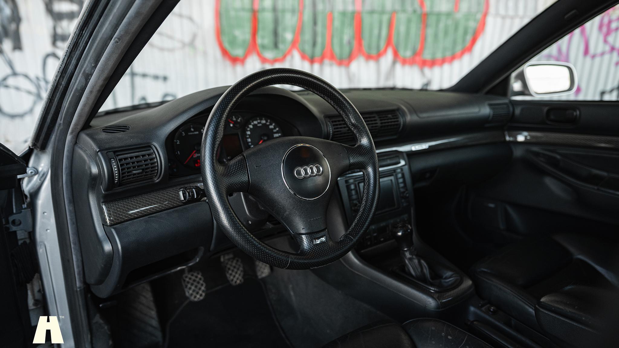 Interior image of 2001 Audi RS4 B5 (22)