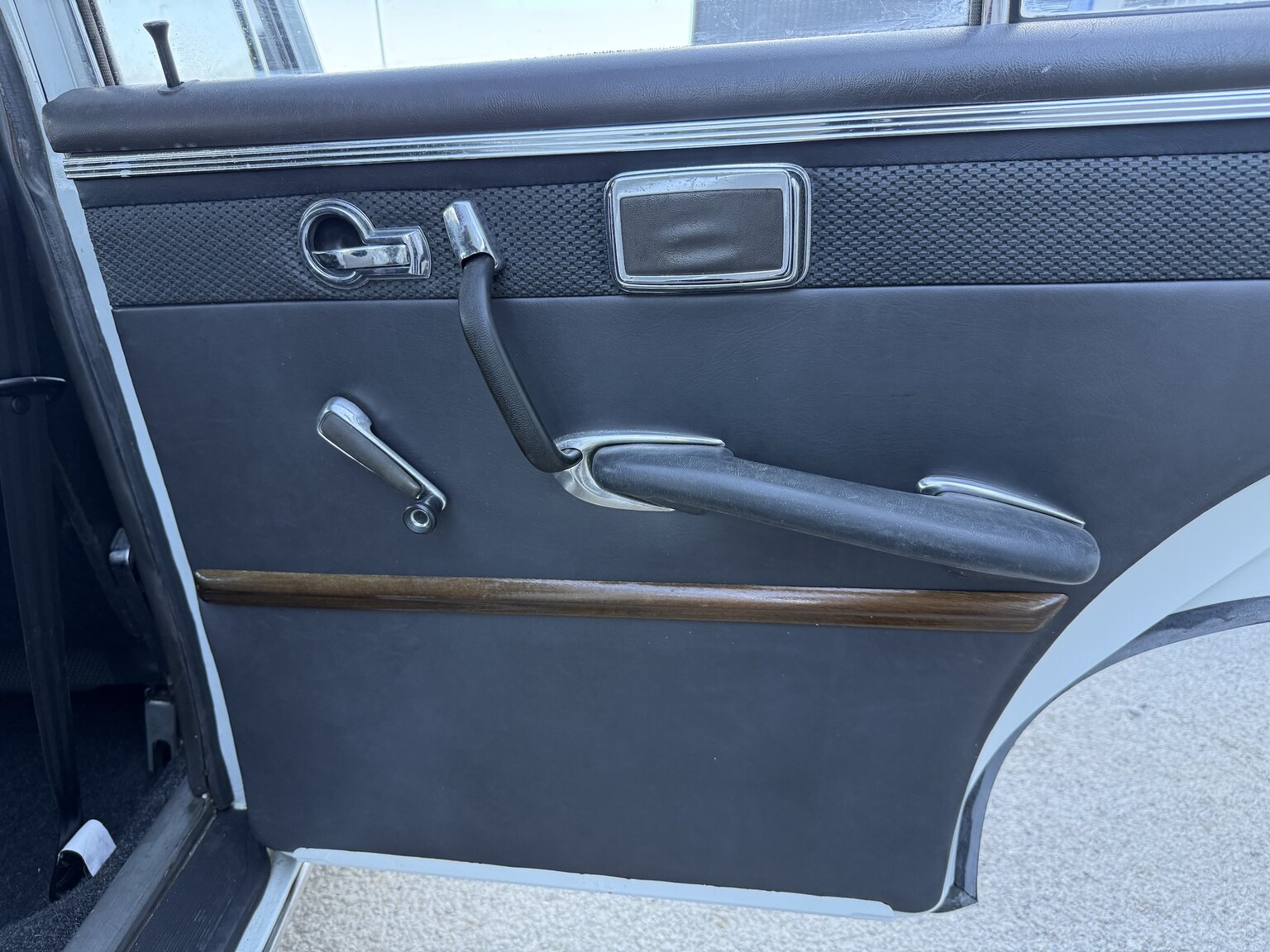 Interior image of 1967 Mercedes-Benz 230 Safari