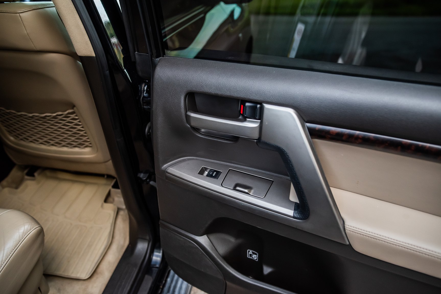 Interior image of 2008 Toyota Land Cruiser 4.5 4WD V8