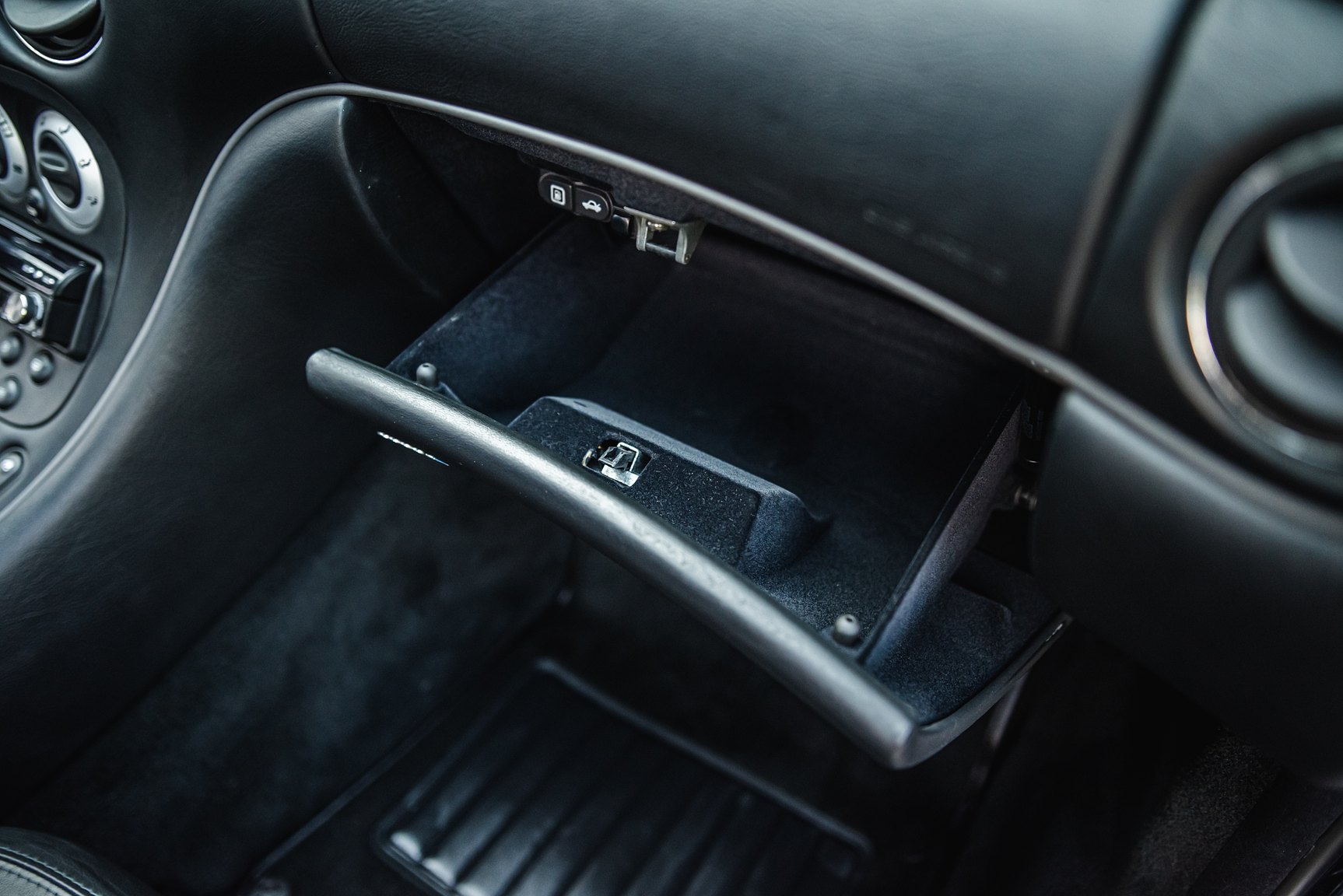 Interior image of 2000 Maserati 3200 GT