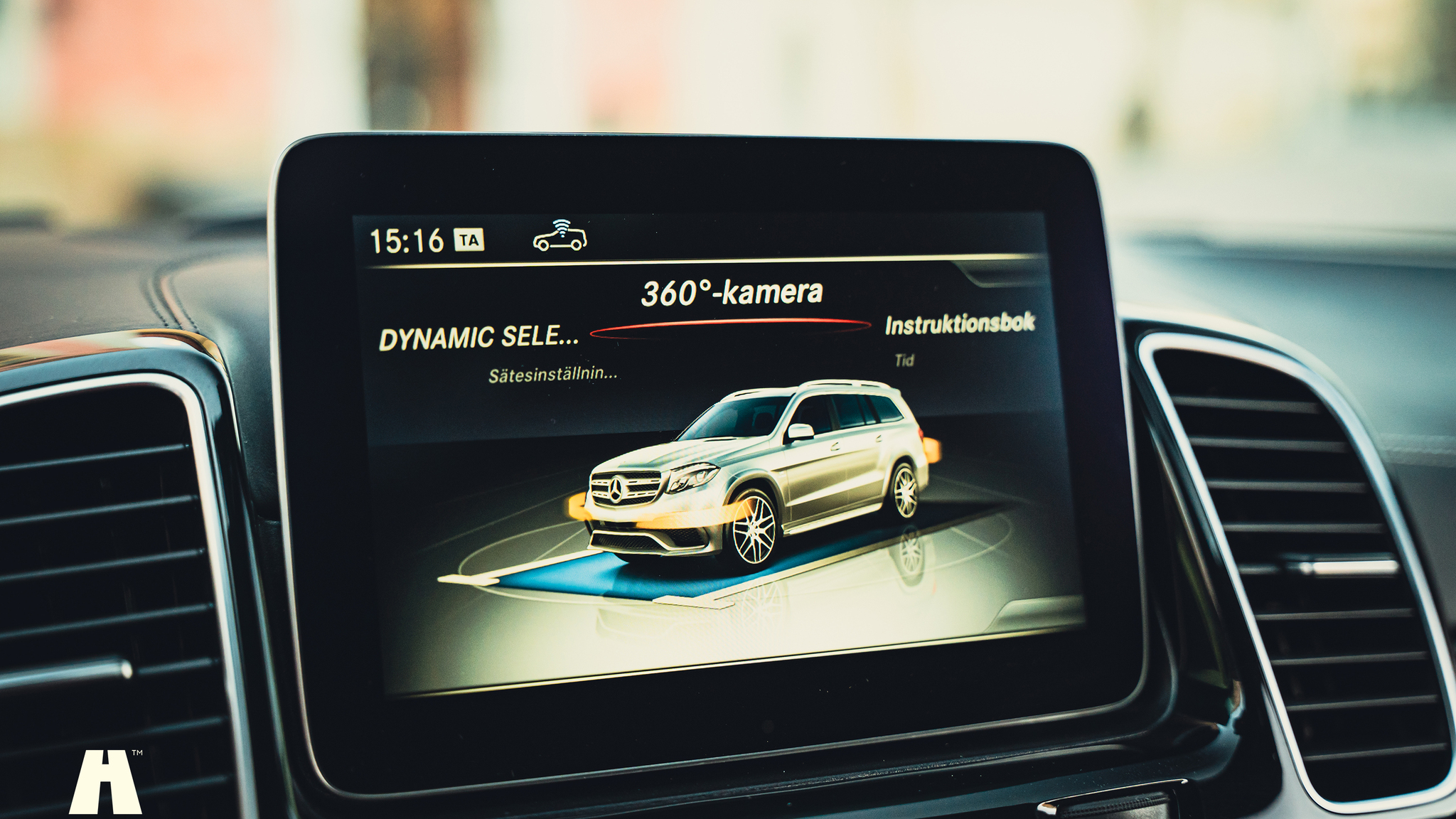 Innenraumfoto von 2017 Mercedes-Benz GLS 63 AMG (32)