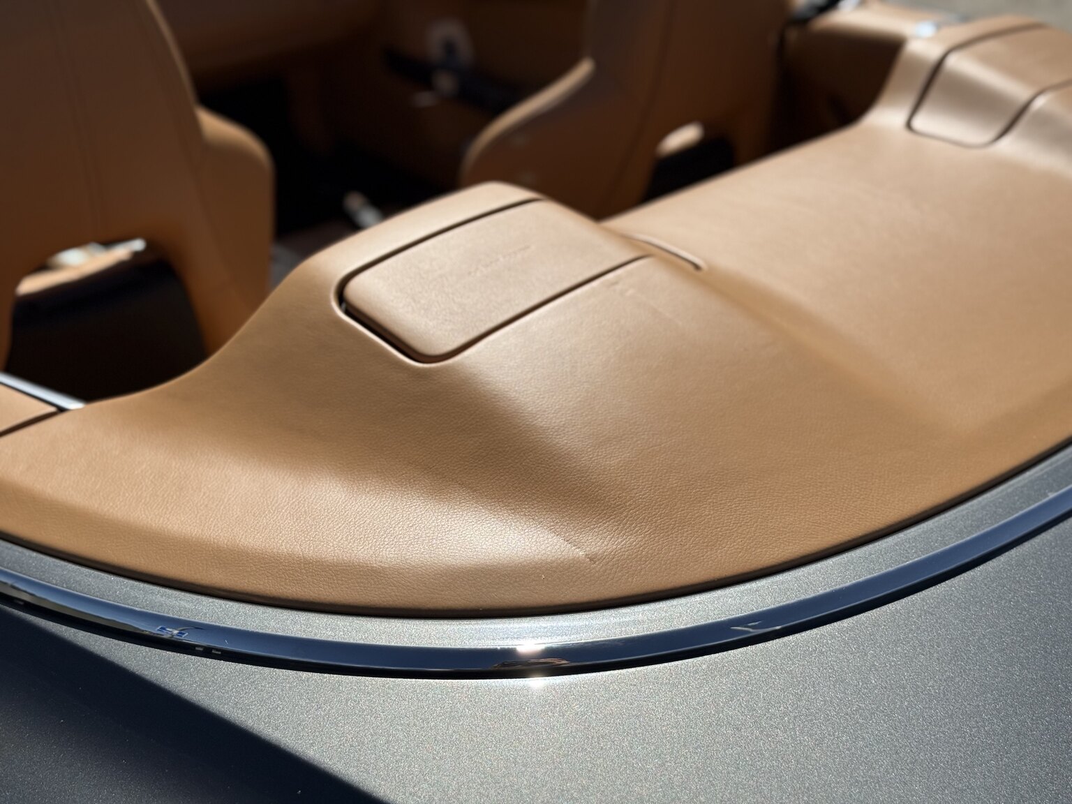 Interior image of 2015 Aston Martin DB9 Volante