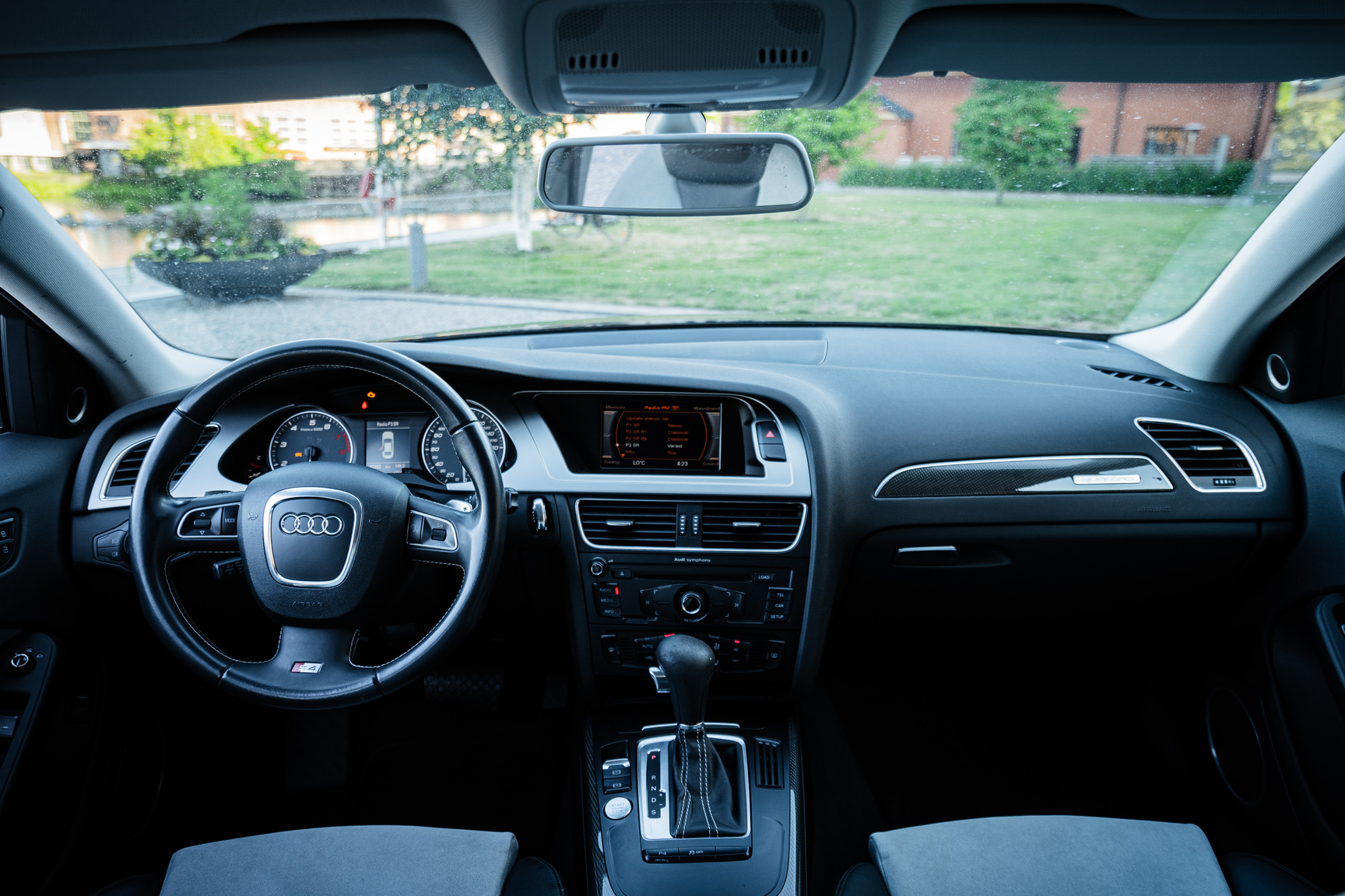 Innenraumfoto von 2011 Audi S4 (18)