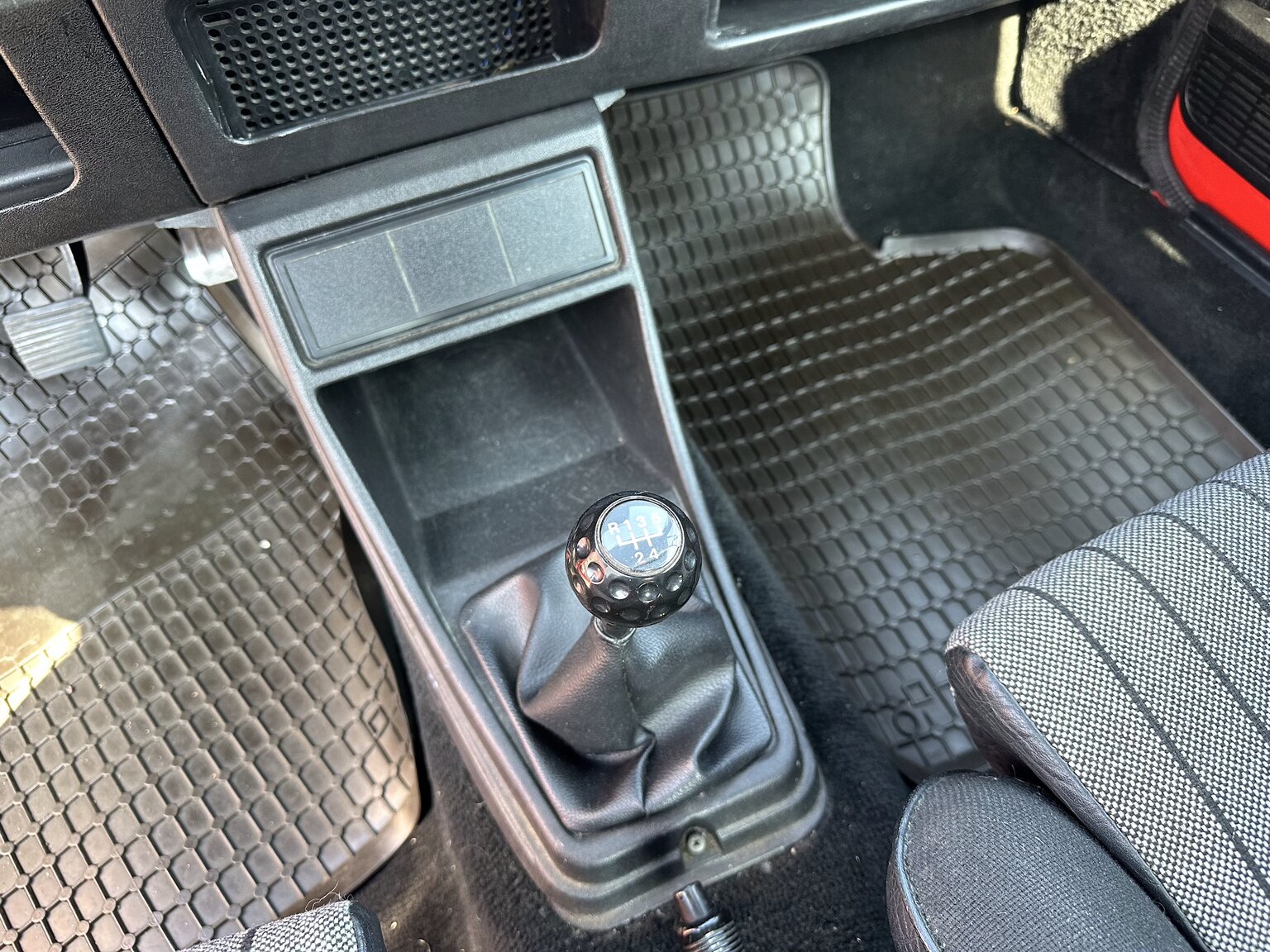 Innenraumfoto von 1984 Volkswagen Golf GTI