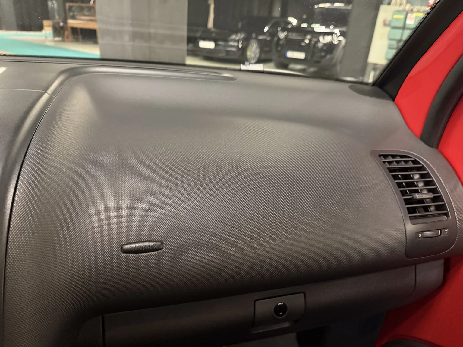 Interior image of 2000 VW LUPO GTI 2001 (46)