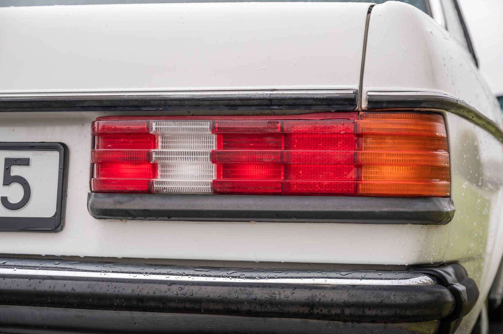 Exterior image of 1985 Mercedes-Benz 200 Automatic