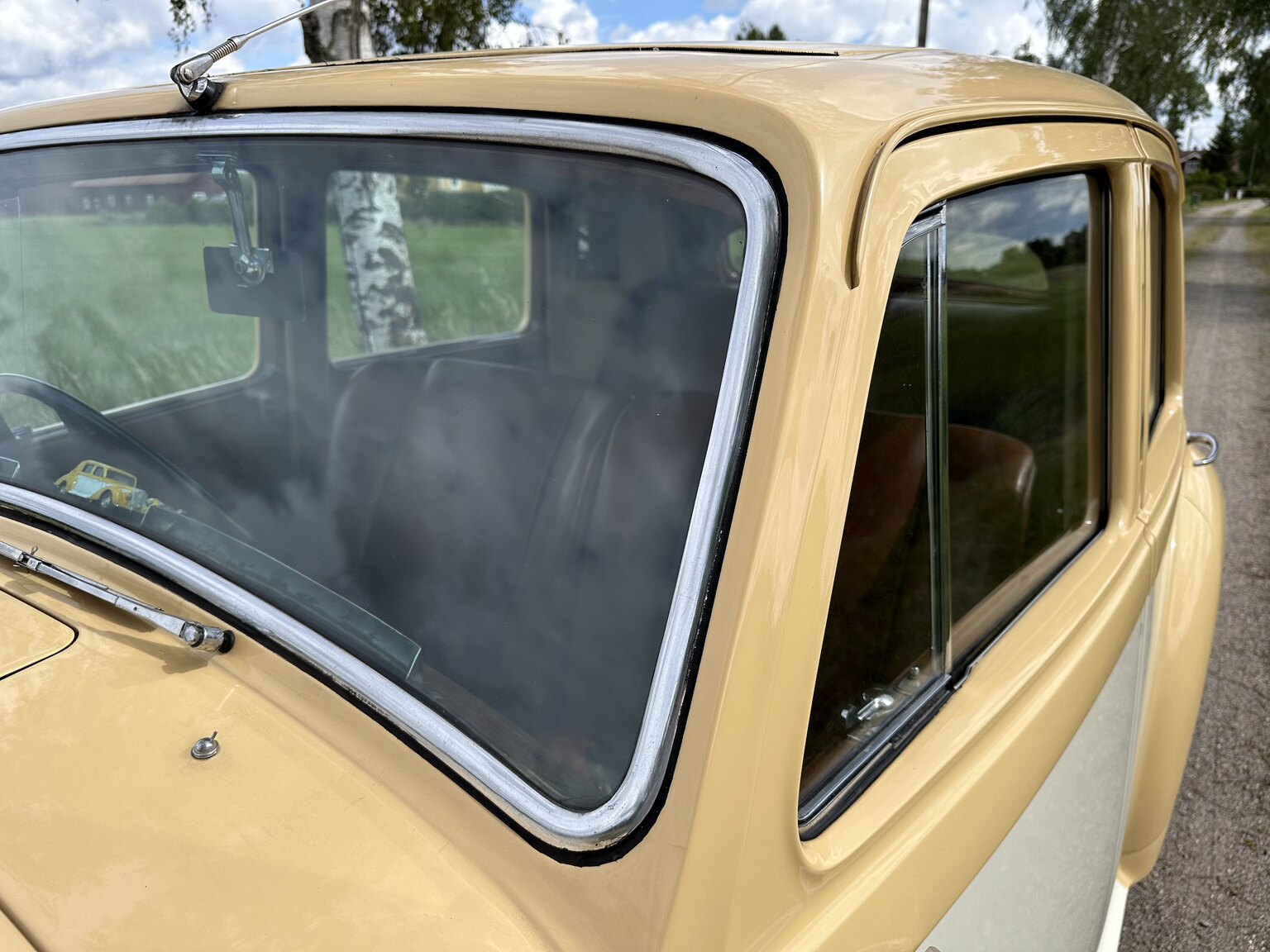 Exteriörbild på 1947 Bentley Mark IV Sport Saloon