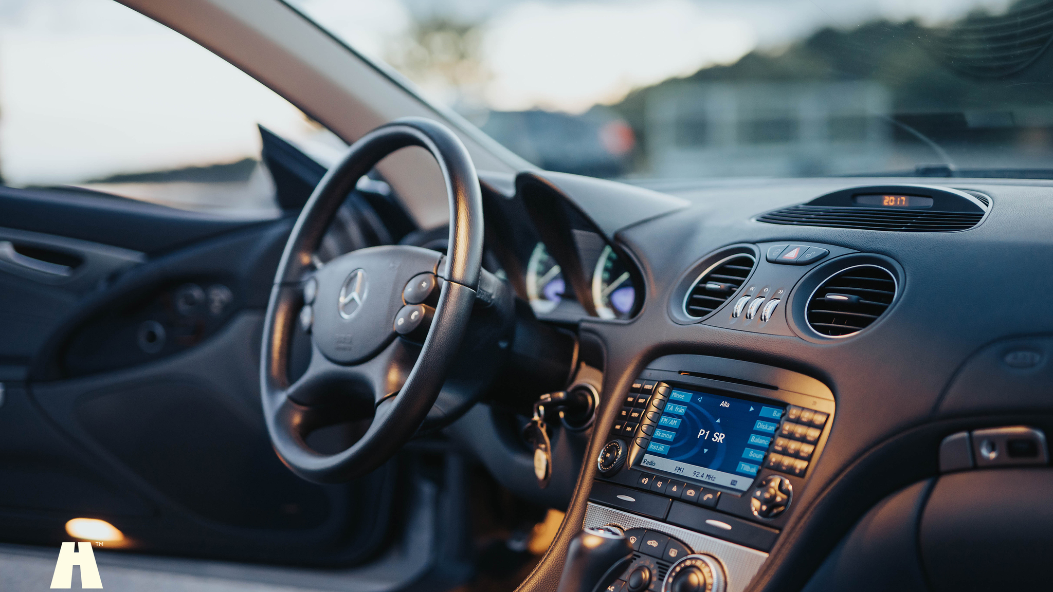 Interior image of 2006 Mercedes Benz SL350 (8)