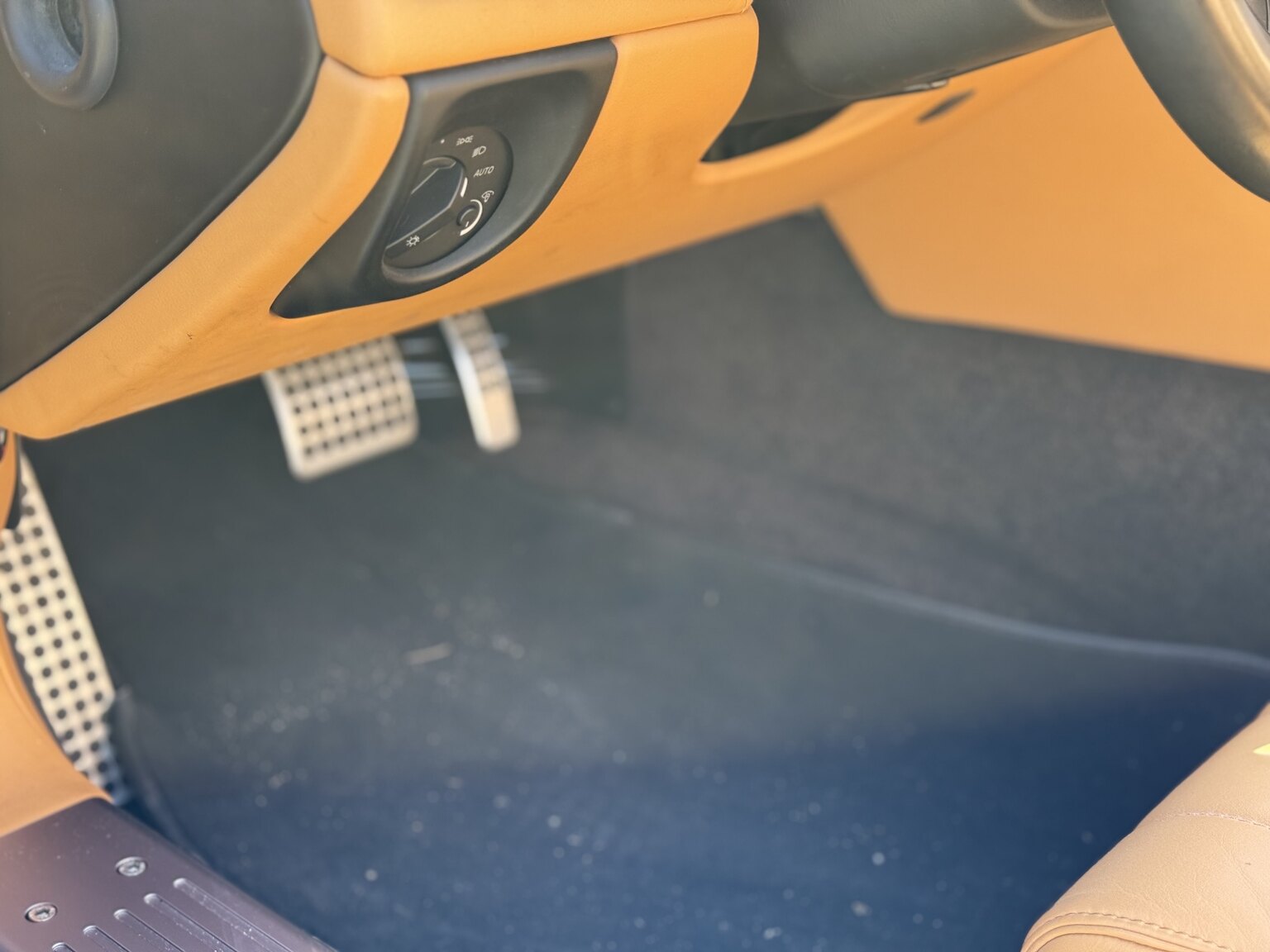 Interiörbild 2015 Aston Martin DB9 Volante