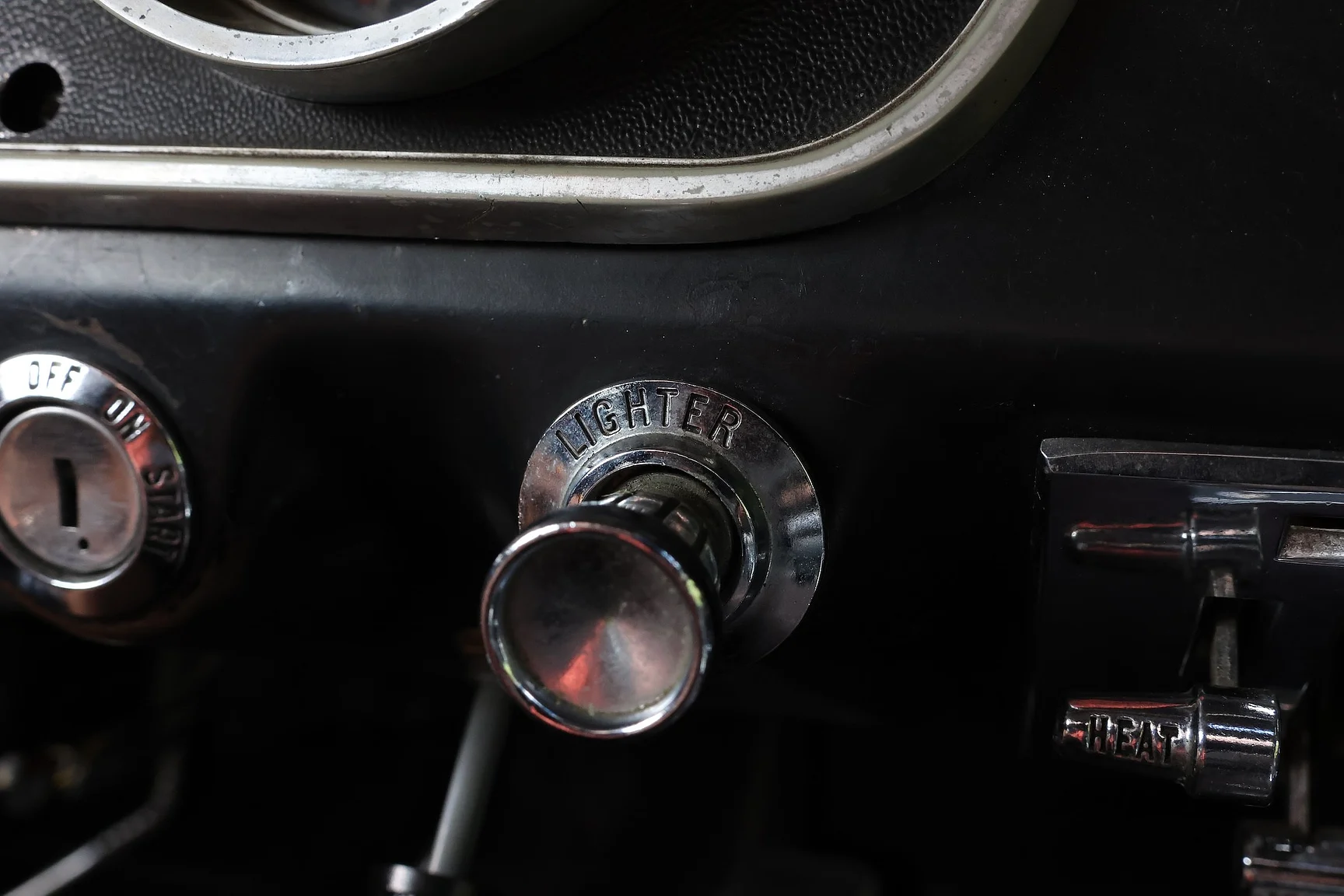 Interiörbild 1965 Ford Mustang Fastback Restomod (29)