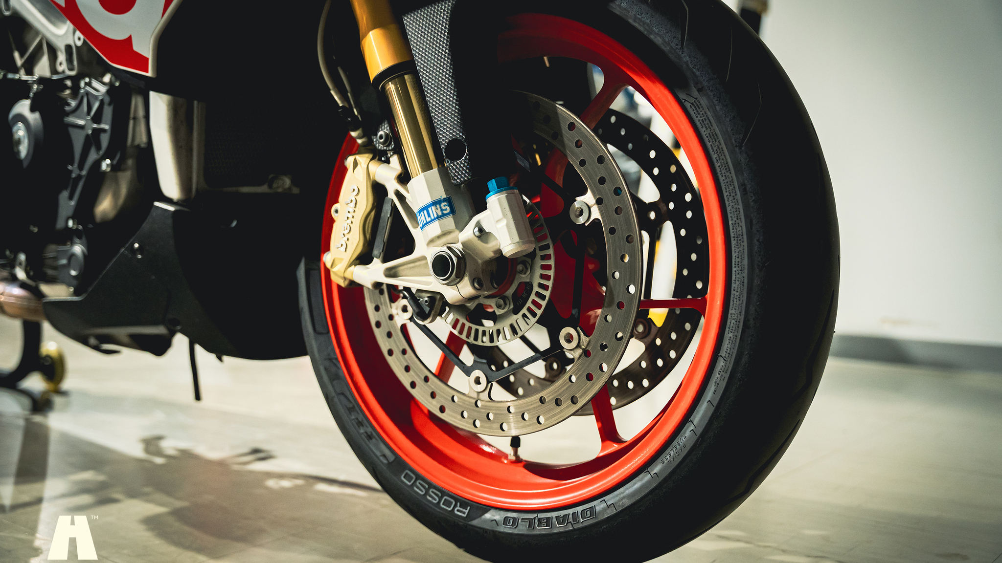 Exterior image of 2016 Aprilia Tuono V4 Factory