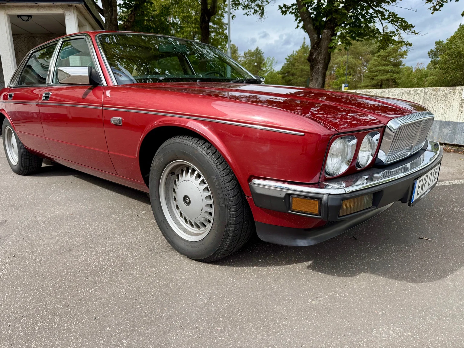 Exteriörbild på 1988 Daimler Six (41)