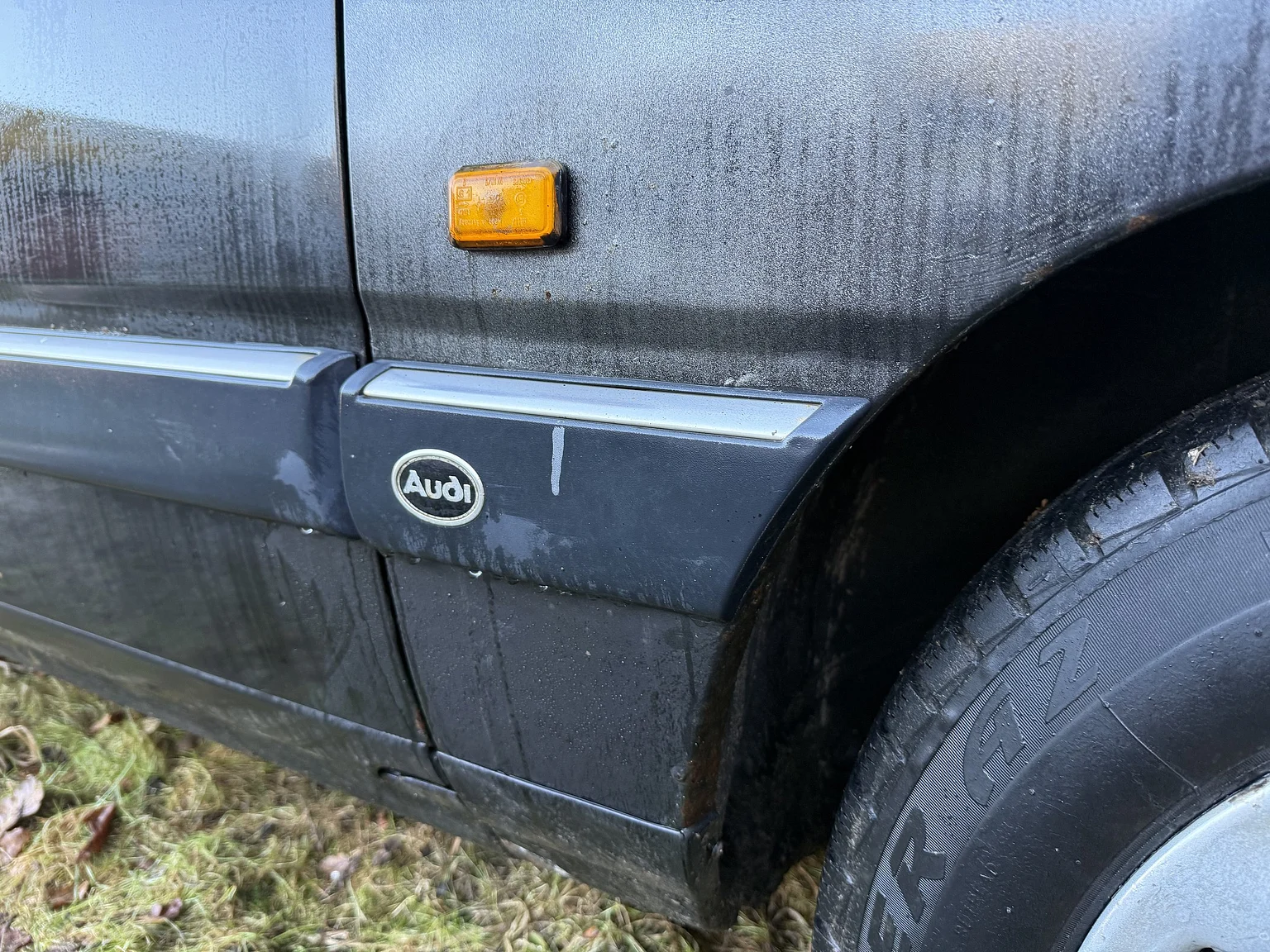 Exteriörbild på 1990 Audi 100 Avant (36)