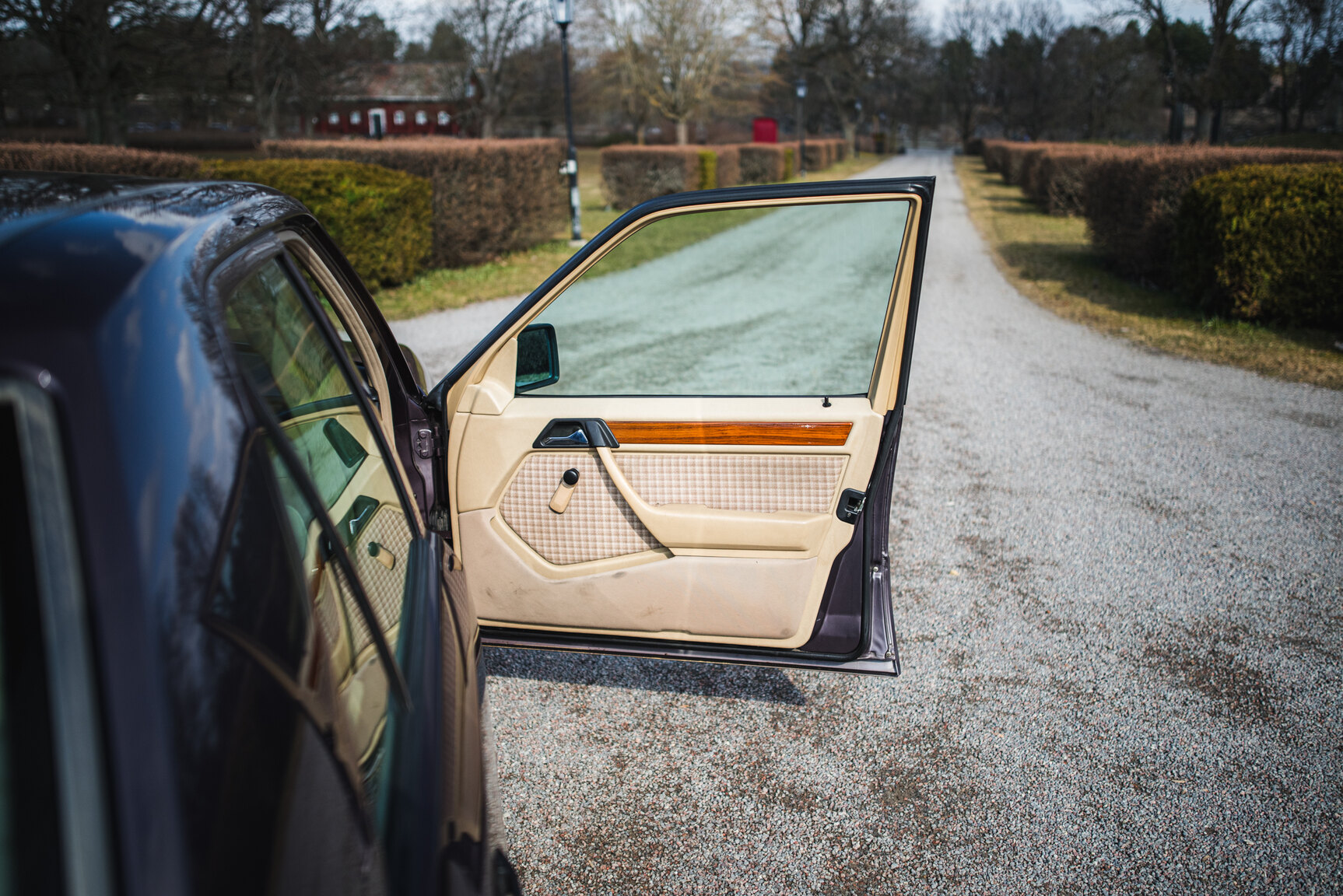 Interior image of 1993 Mercedes-Benz E 220