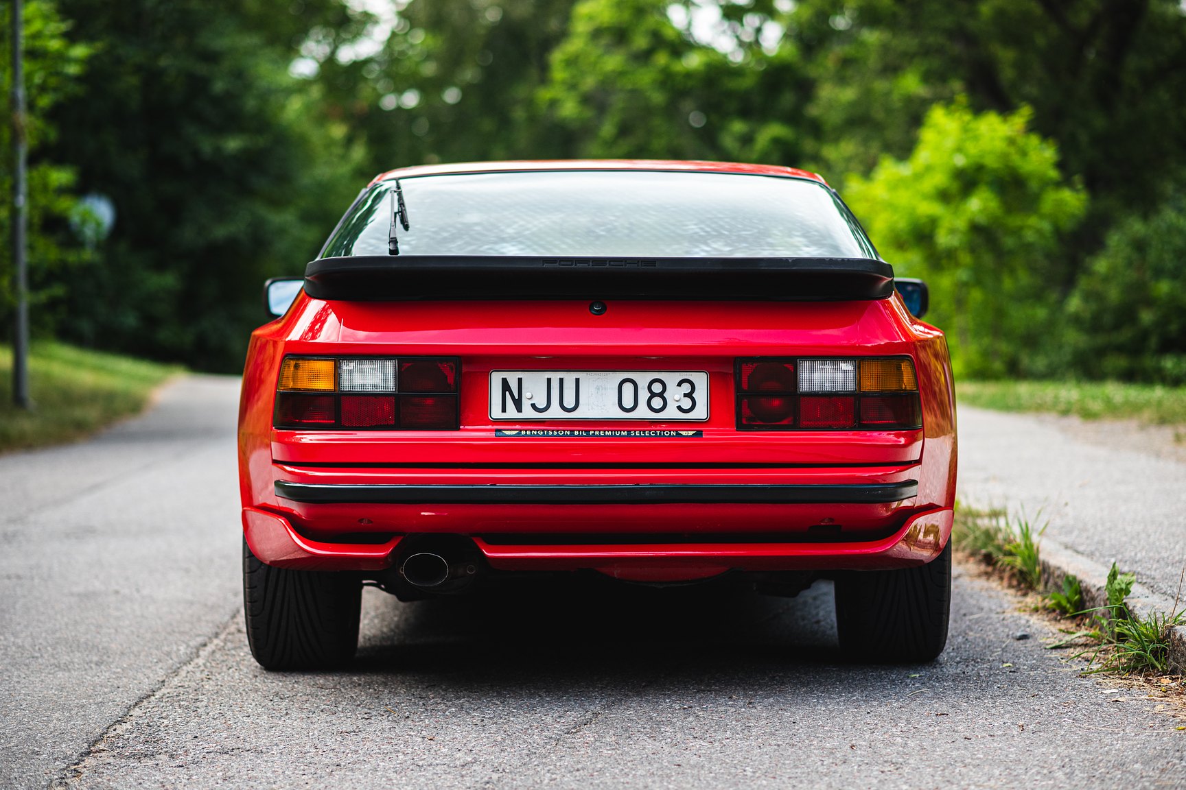 Exterior image of 1988 Porsche 944