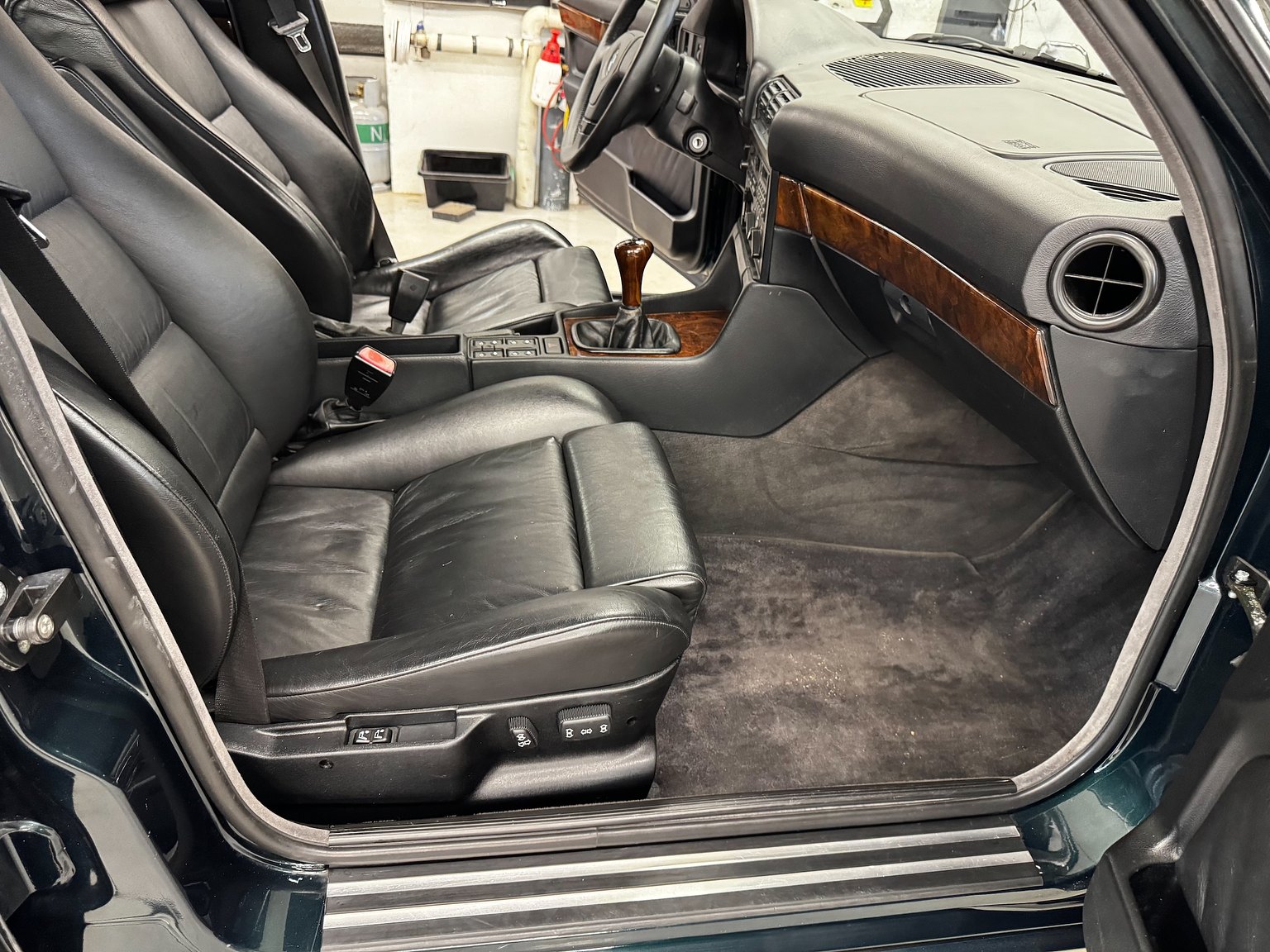 Interior image of 1995 BMW 540i Touring - NO RESERVE (18)