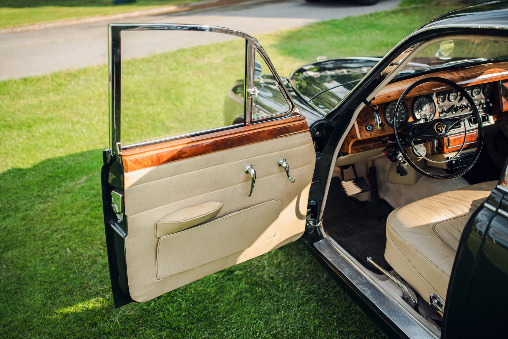 Interior image of 1965 Daimler 250 V8
