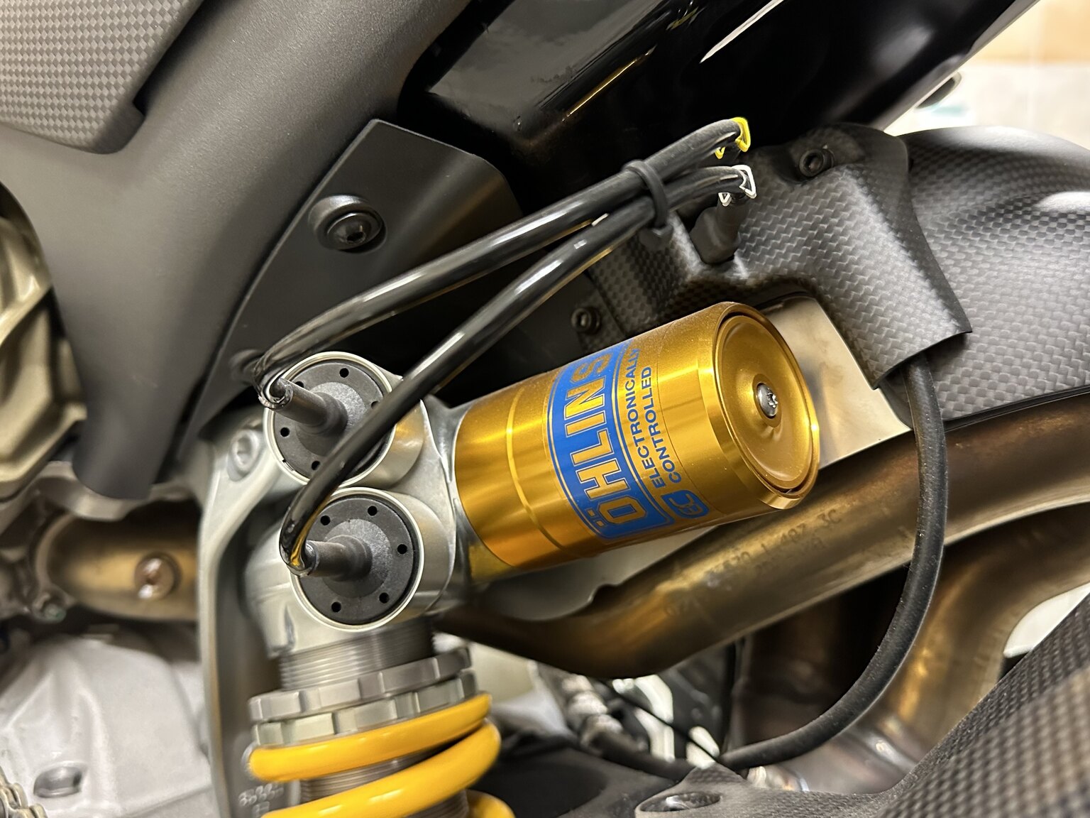 Image of 2020 Ducati Panigale V4 25° Anniversario (15) mechanics