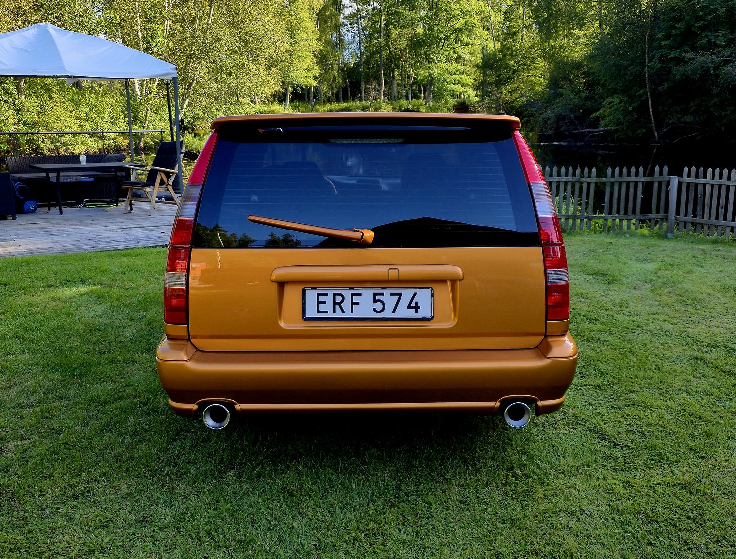 Exterior image of 1998 Volvo V70 R 2.3 T Automatisk