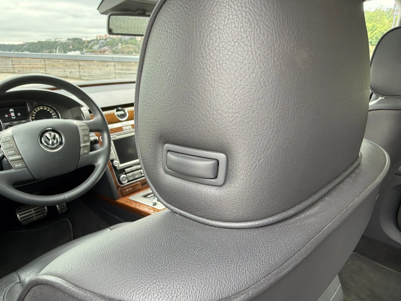 Interiörbild 2013 Volkswagen Phaeton 3.0 TDI (57)