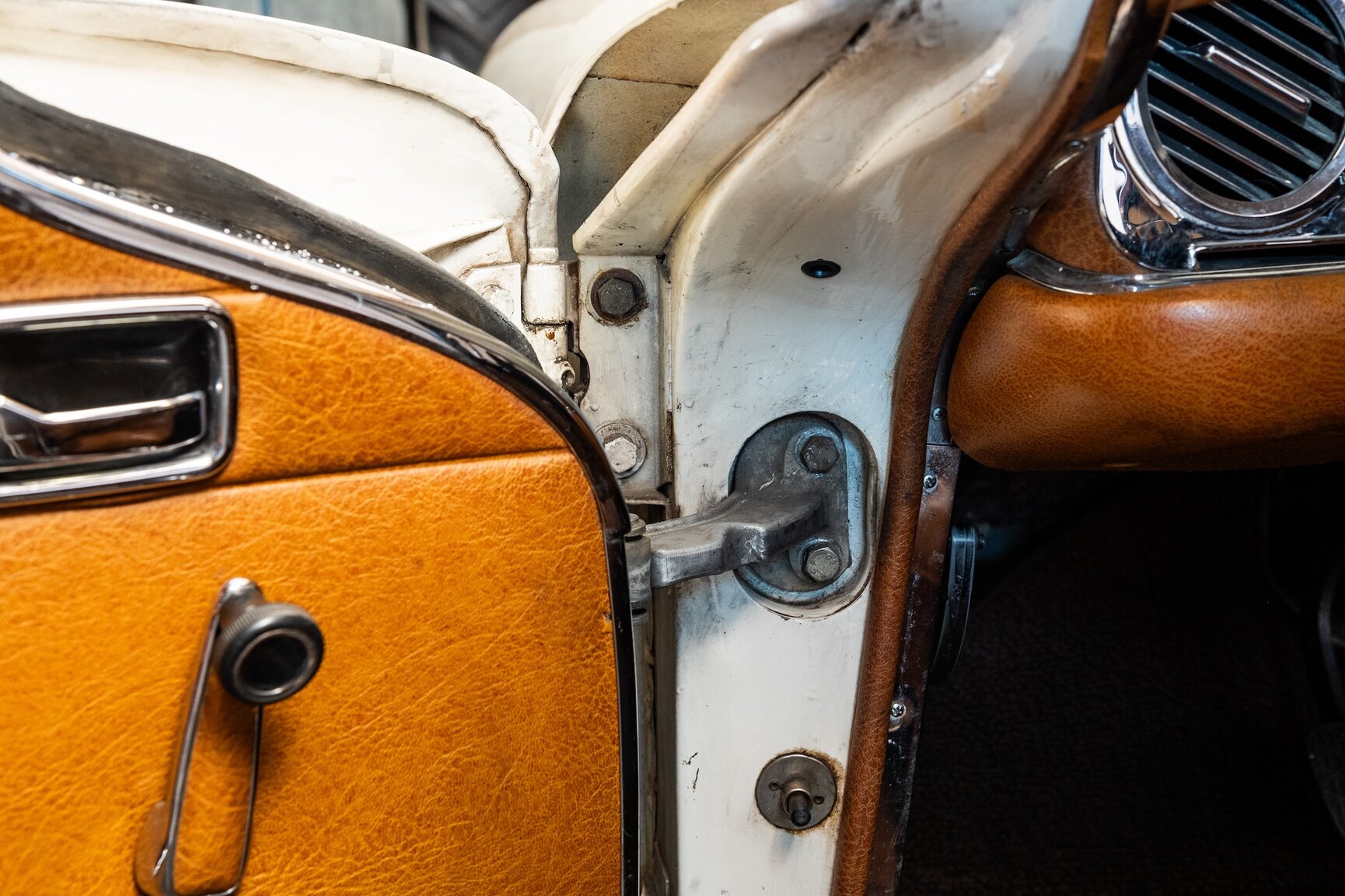 Innenraumfoto von 1968 Mercedes-Benz 280 SL Pagoda (44)