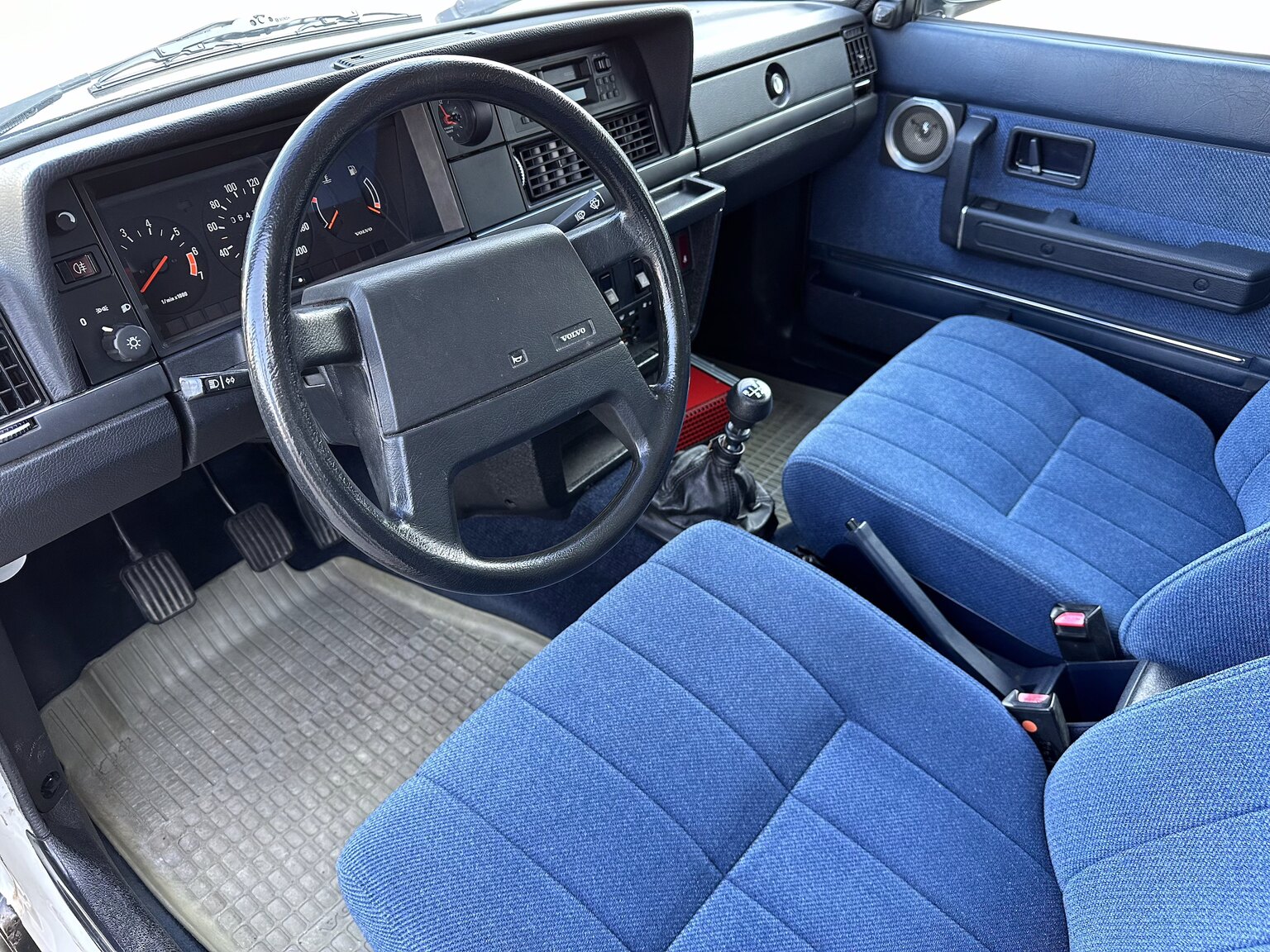 Interior image of 1991 Volvo 240 GLT