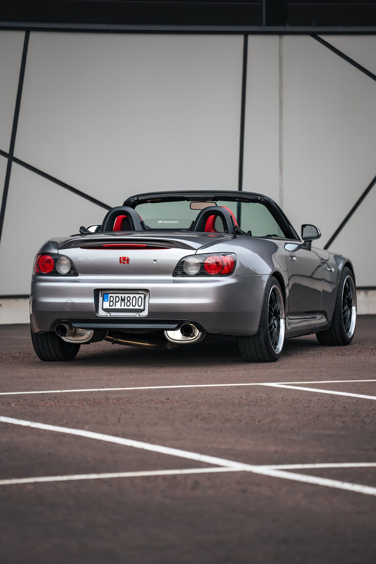 Exterior image of 2000 Honda S2000 AP1