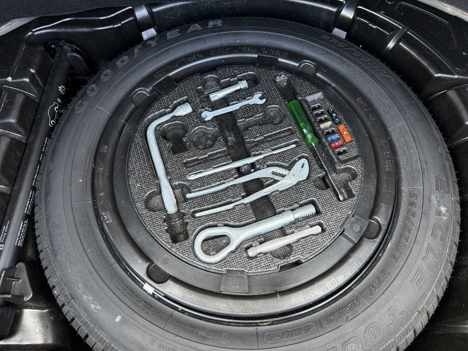 Interior image of 2000 Mercedes-Benz CL 500