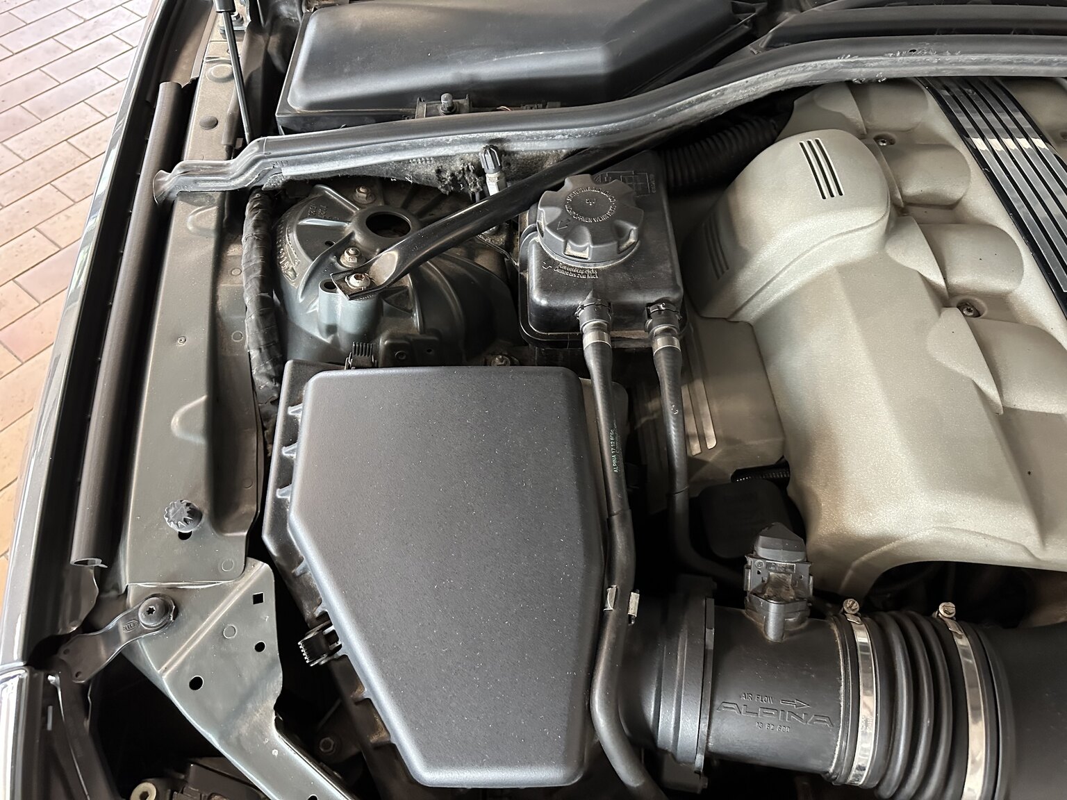 Image of 2006 ALPINA B5 Touring mechanics
