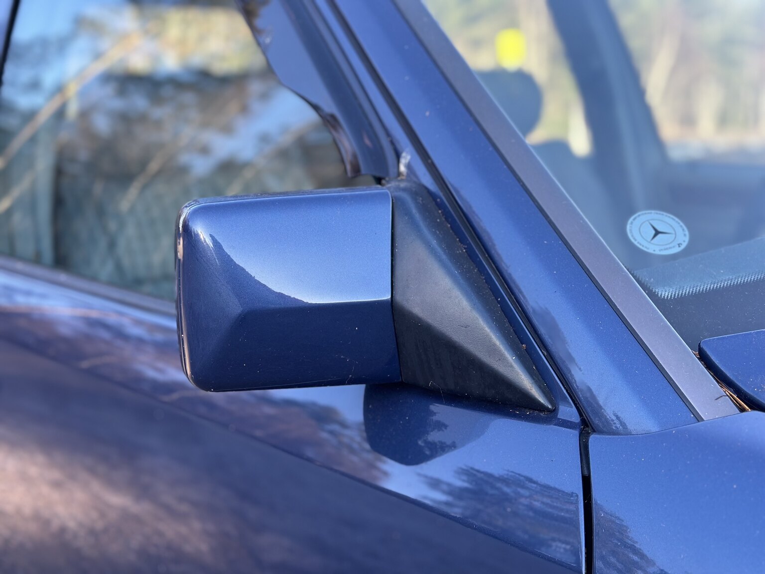 Exterior image of 1991 Mercedes-Benz 230 E 