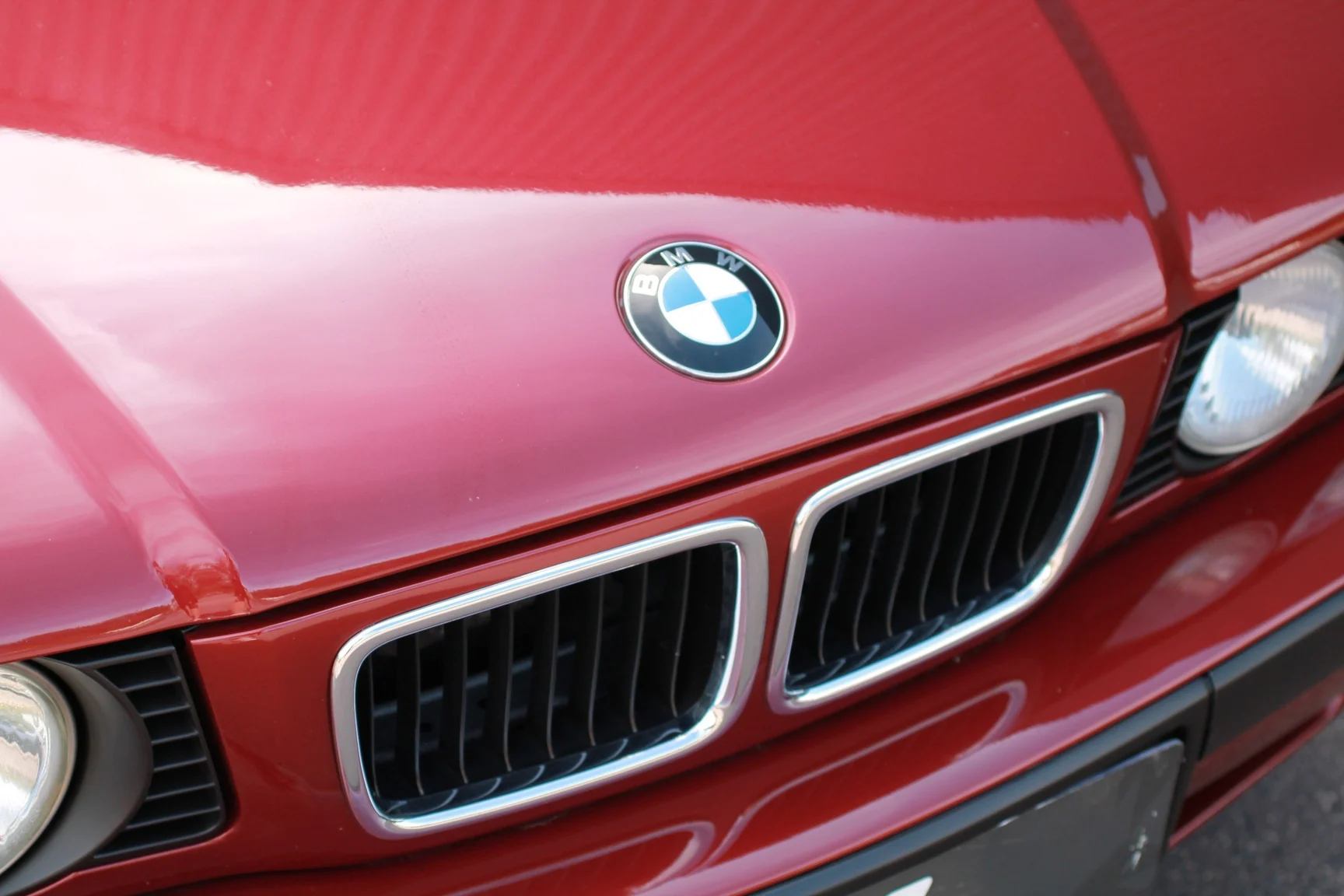 Exterior image of 1993 BMW 540i Sedan (42)