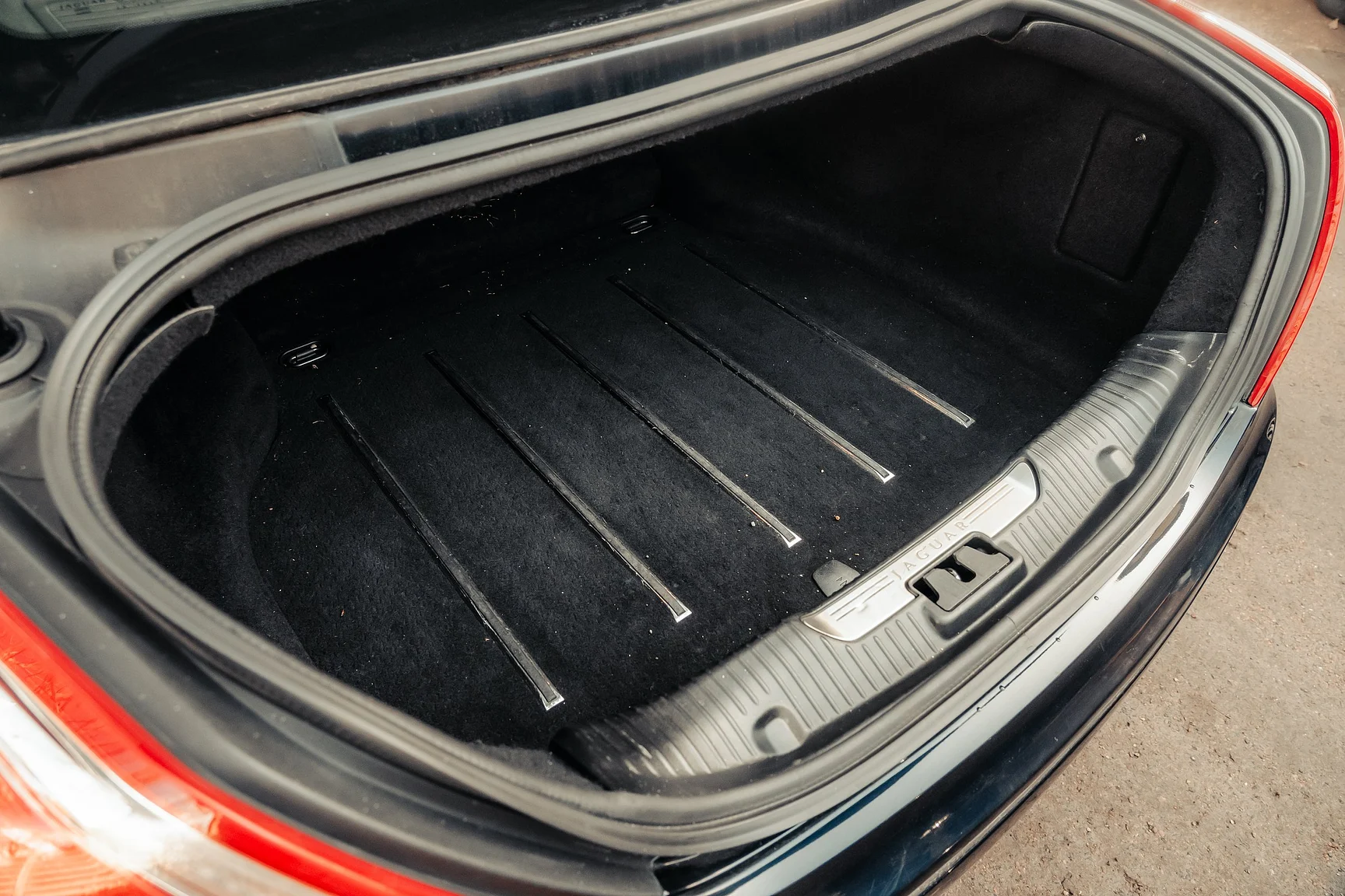 Interior image of 2012 Jaguar XJ (61)