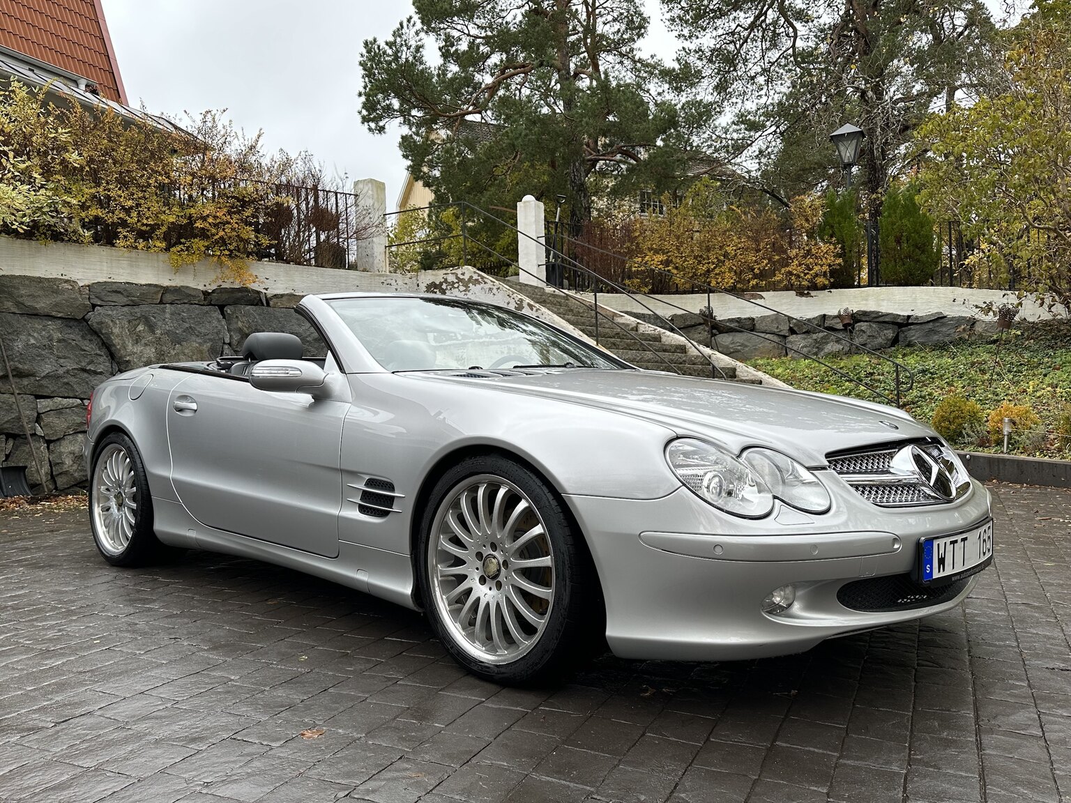 Exteriörbild på 2005 Mercedes-Benz SL 350