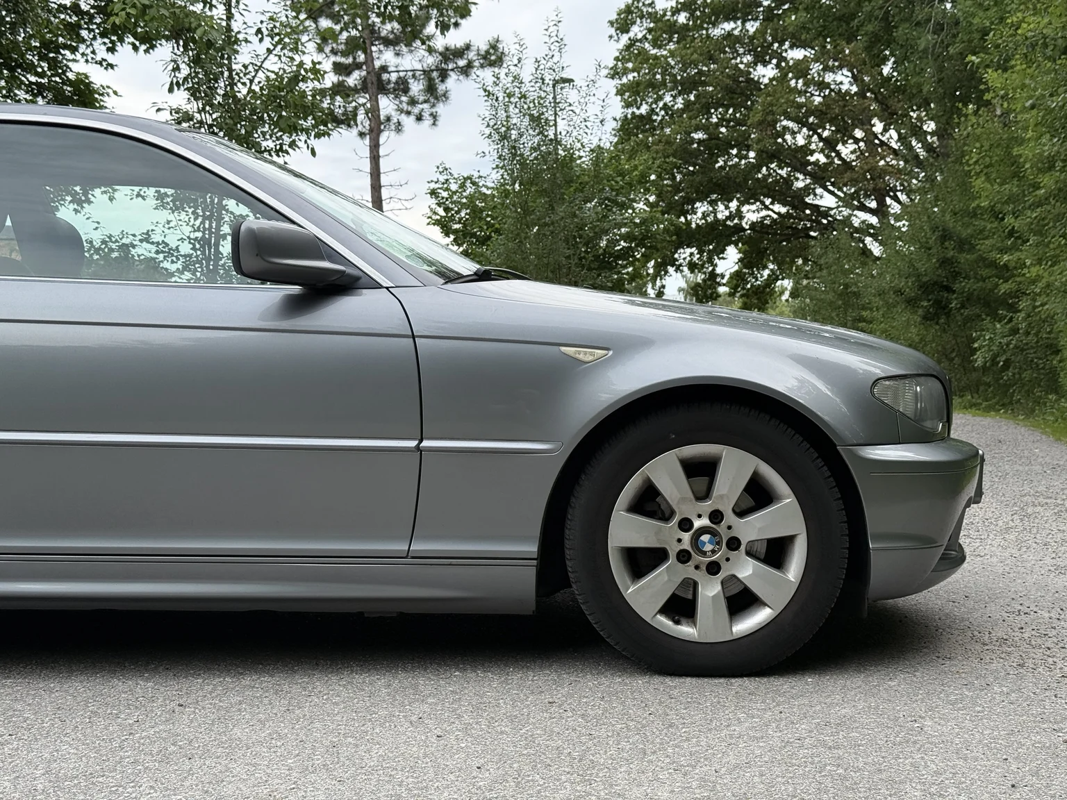Exterior image of 2005 BMW 320Ci (15)
