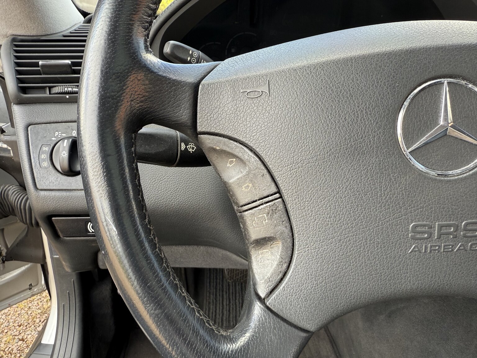 Interior image of 2000 Mercedes-Benz CL 500