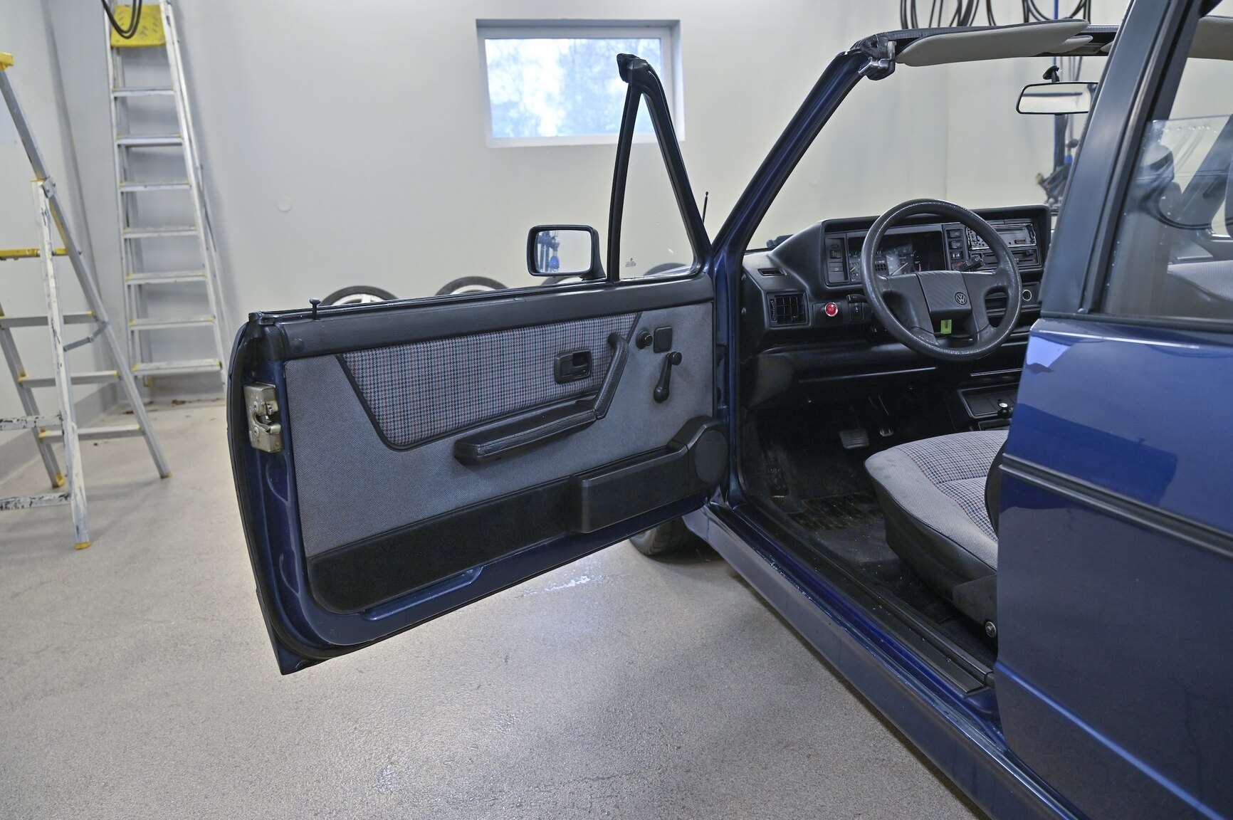 Interior image of 1991 Volkswagen Golf Karmann Cabriolet