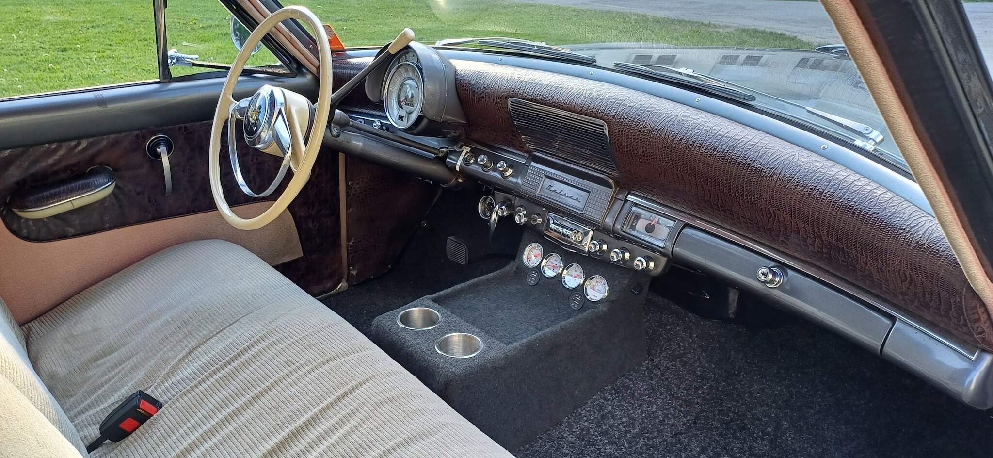 Interiörbild 1953 Kaiser Deluxe Club 2-door