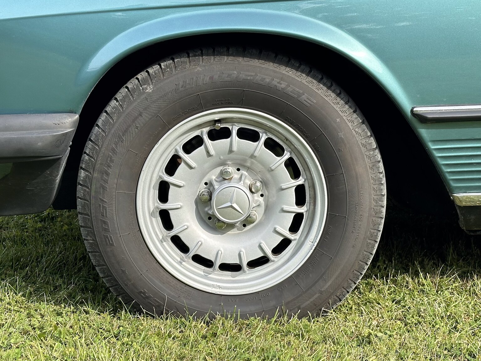 Exteriörbild på 1985 Mercedes-Benz 380 SL