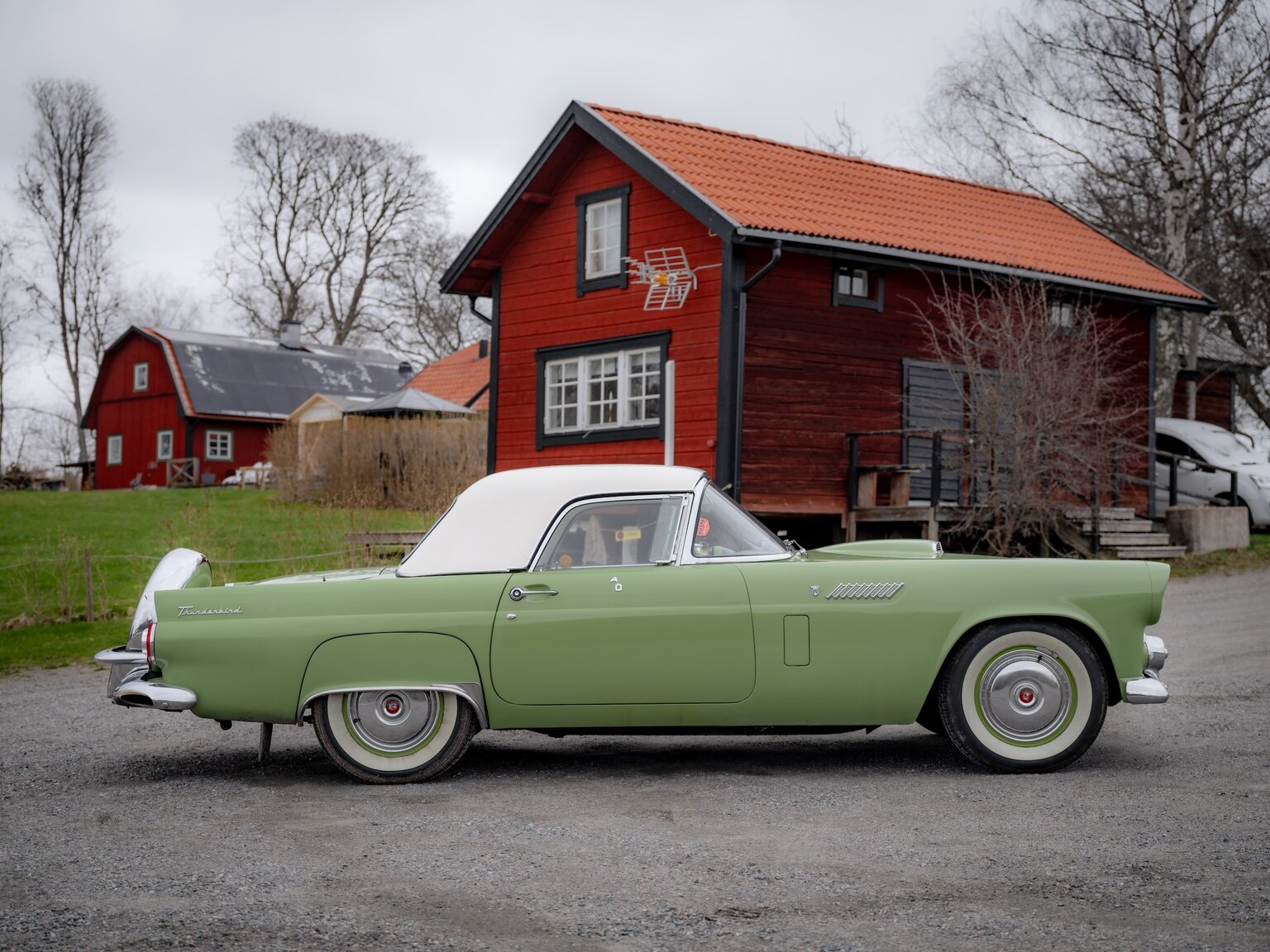 Exteriörbild på 1956 Ford Thunderbird (10)