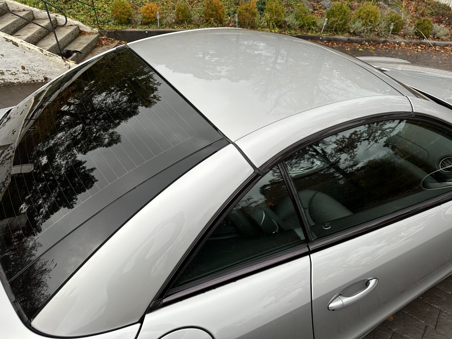 Exterior image of 2005 Mercedes-Benz SL 350