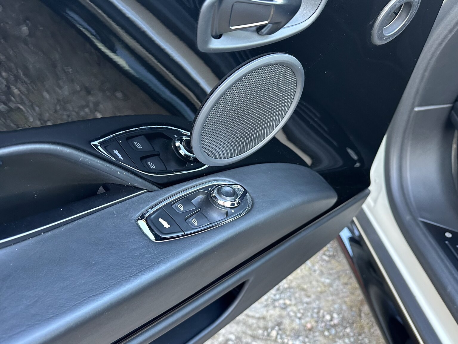 Interiörbild 2018 Aston Martin DB11