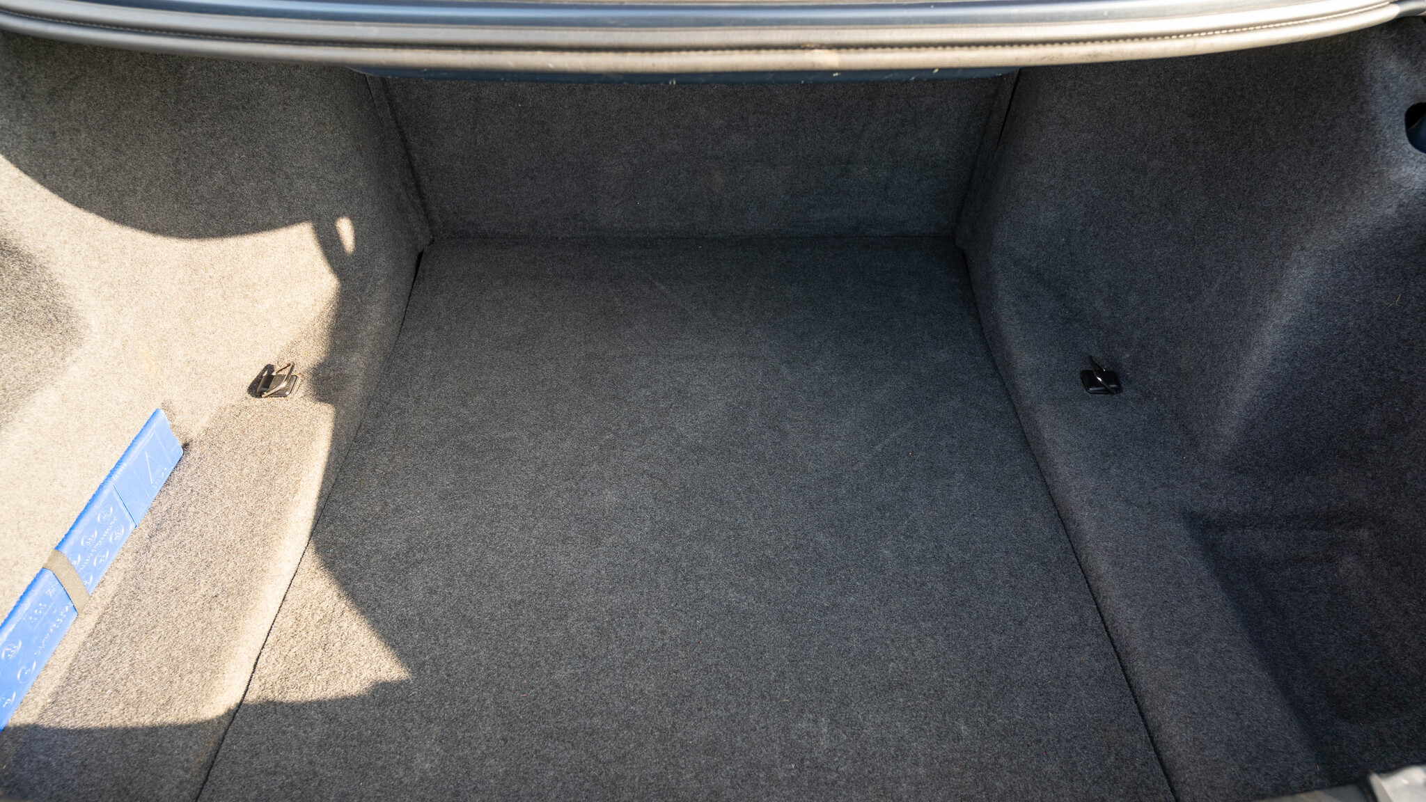 Interior image of 2008 BMW 635d  (1)