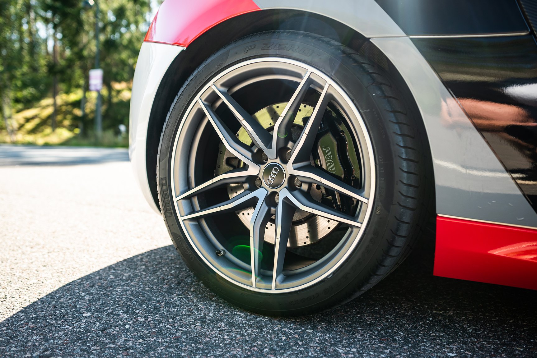 Exterior image of 2008 Audi R8 4.2 V8 Turbo Manuell