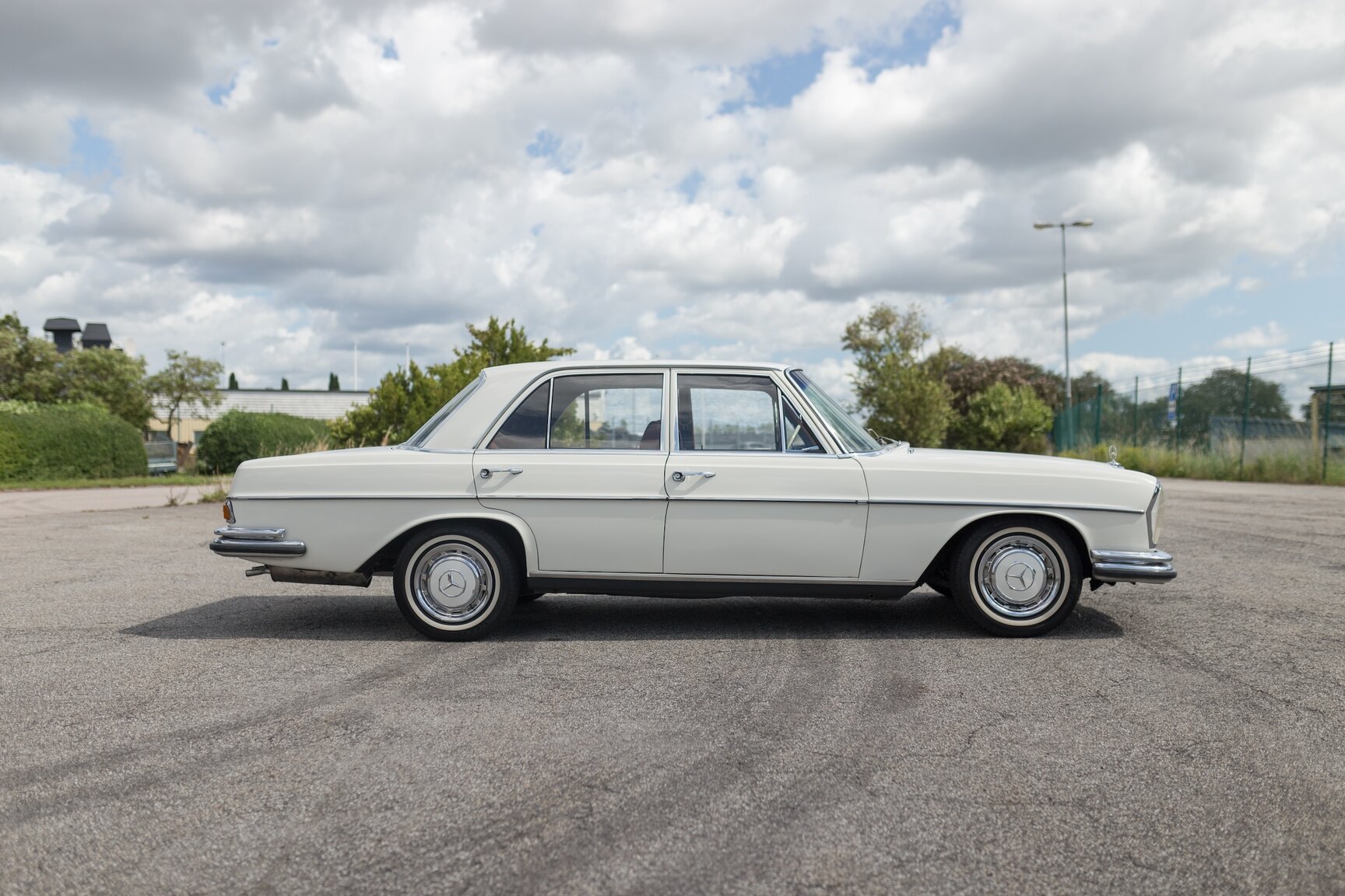 Exterior image of 1966  Mercedes-Benz 250 