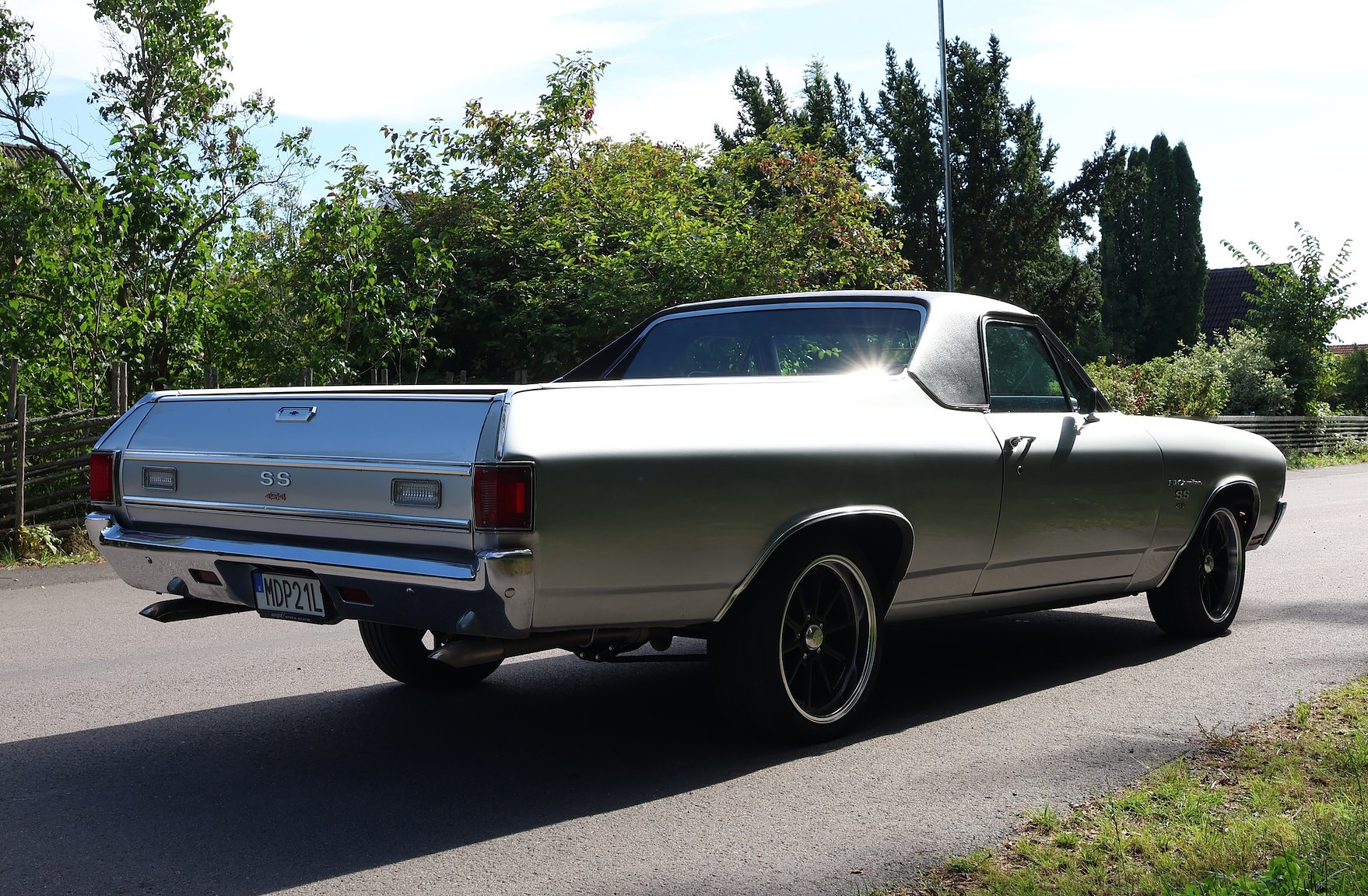 Exteriörbild på 1970 Chevrolet El Camino SS Tribute (5)