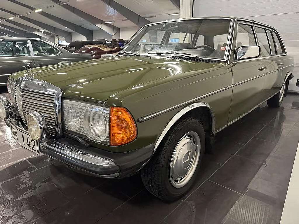Exteriörbild på 1981 Mercedes 300D Lang (4)