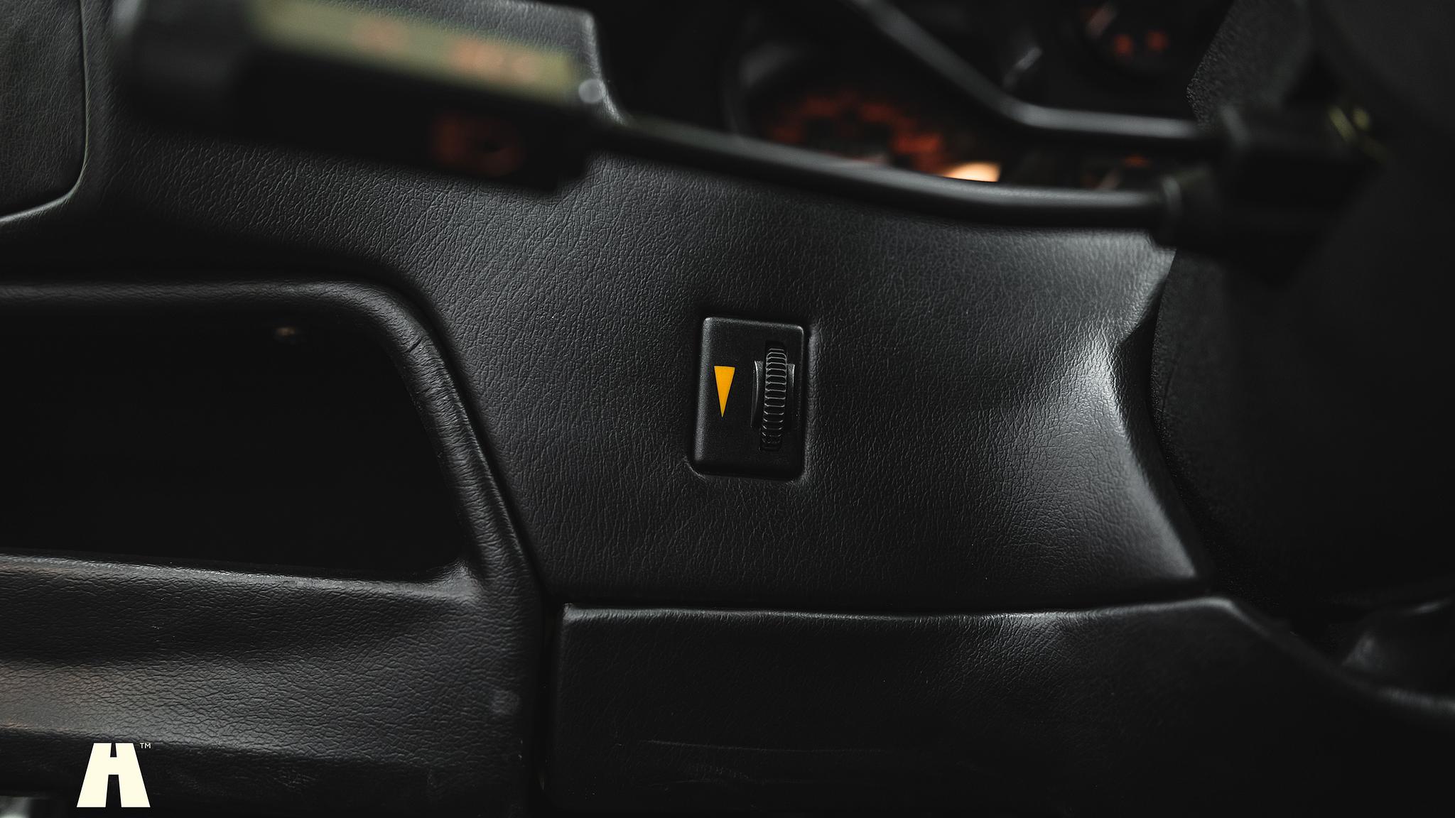 Interiörbild 1986 Ferrari 328 GTB