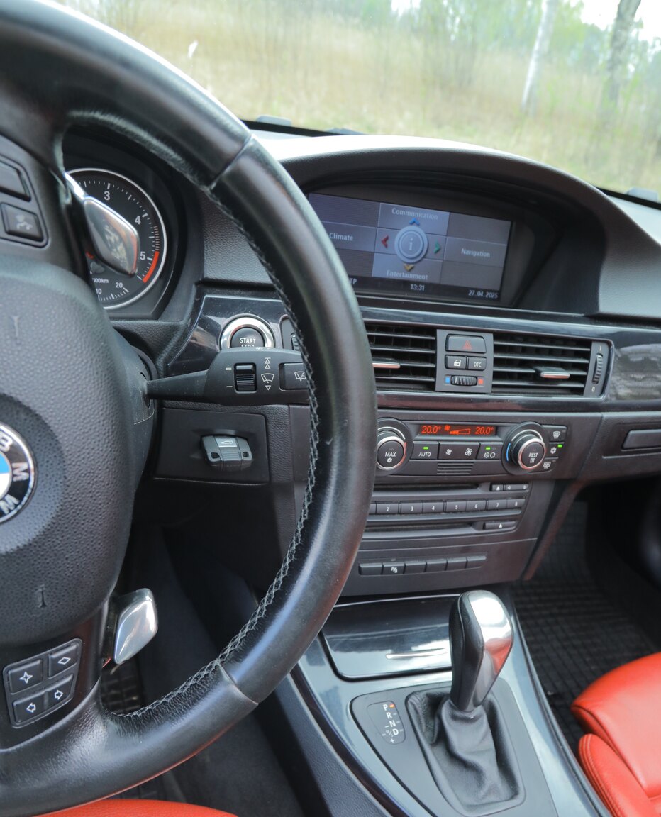 Interior image of 2008 BMW 325D Cabriolet